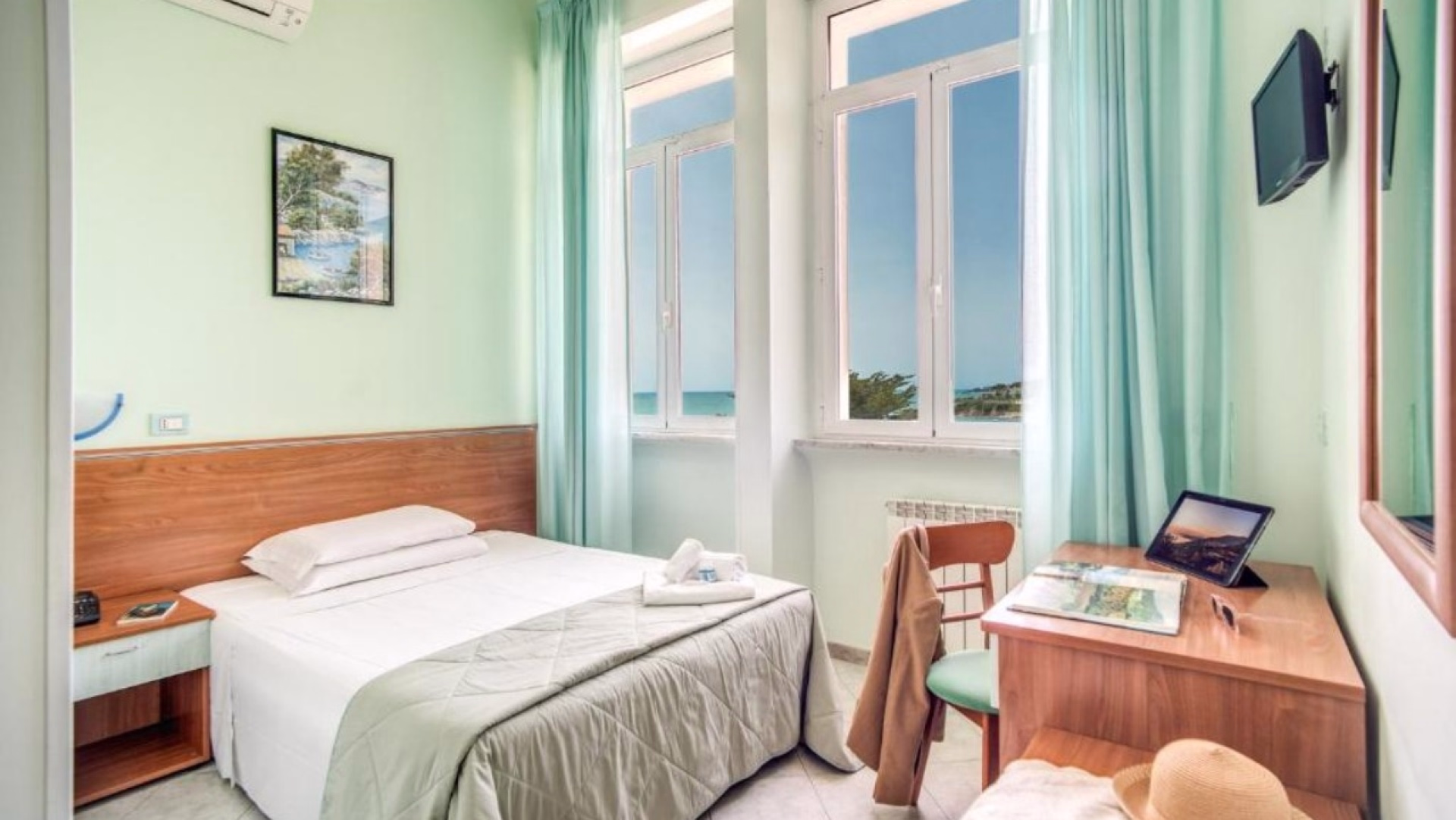 🏨 Hôtel 3* - Jours 1 à 4