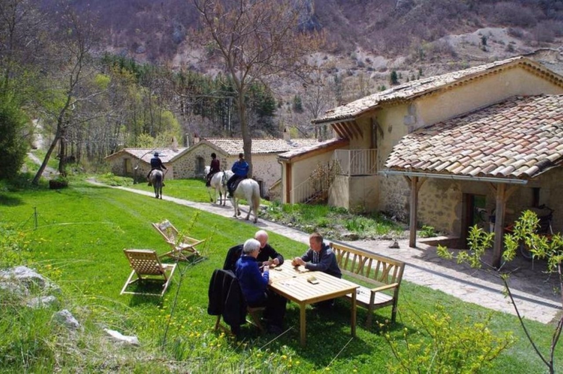Rando cheval et yoga dans les Hautes-Alpes