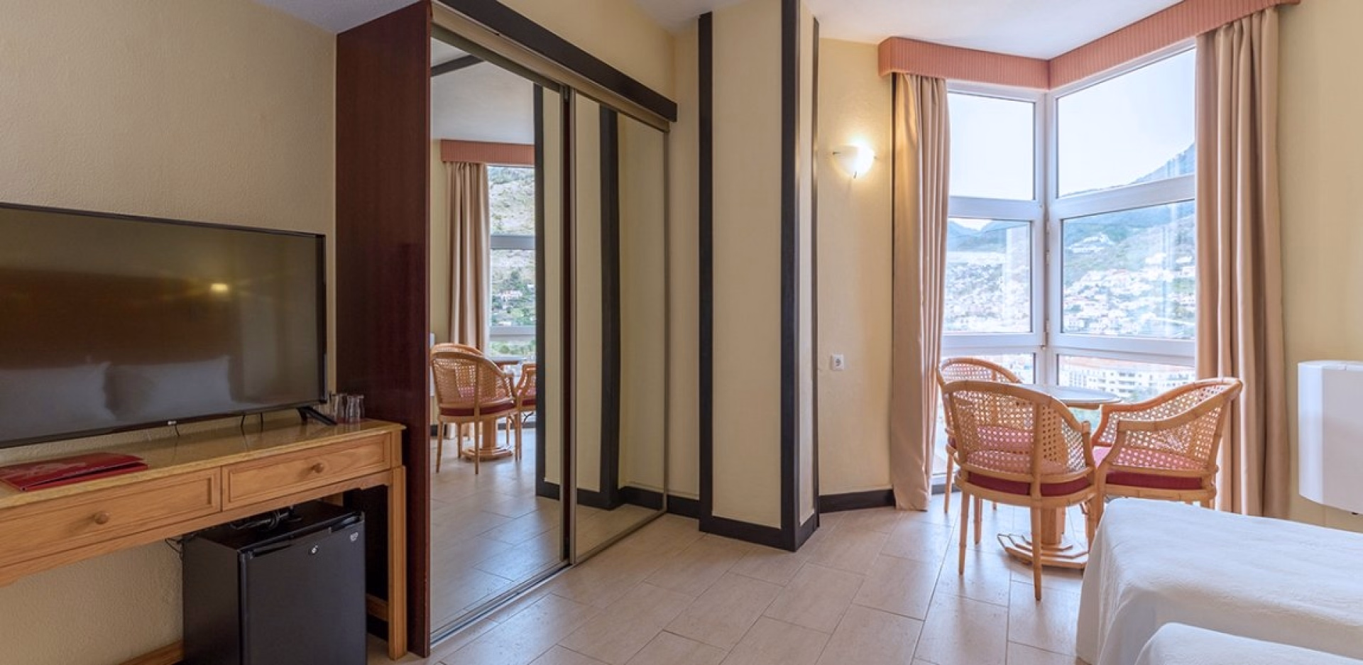 🏩 Hôtel 4* - Jours 2 à 6