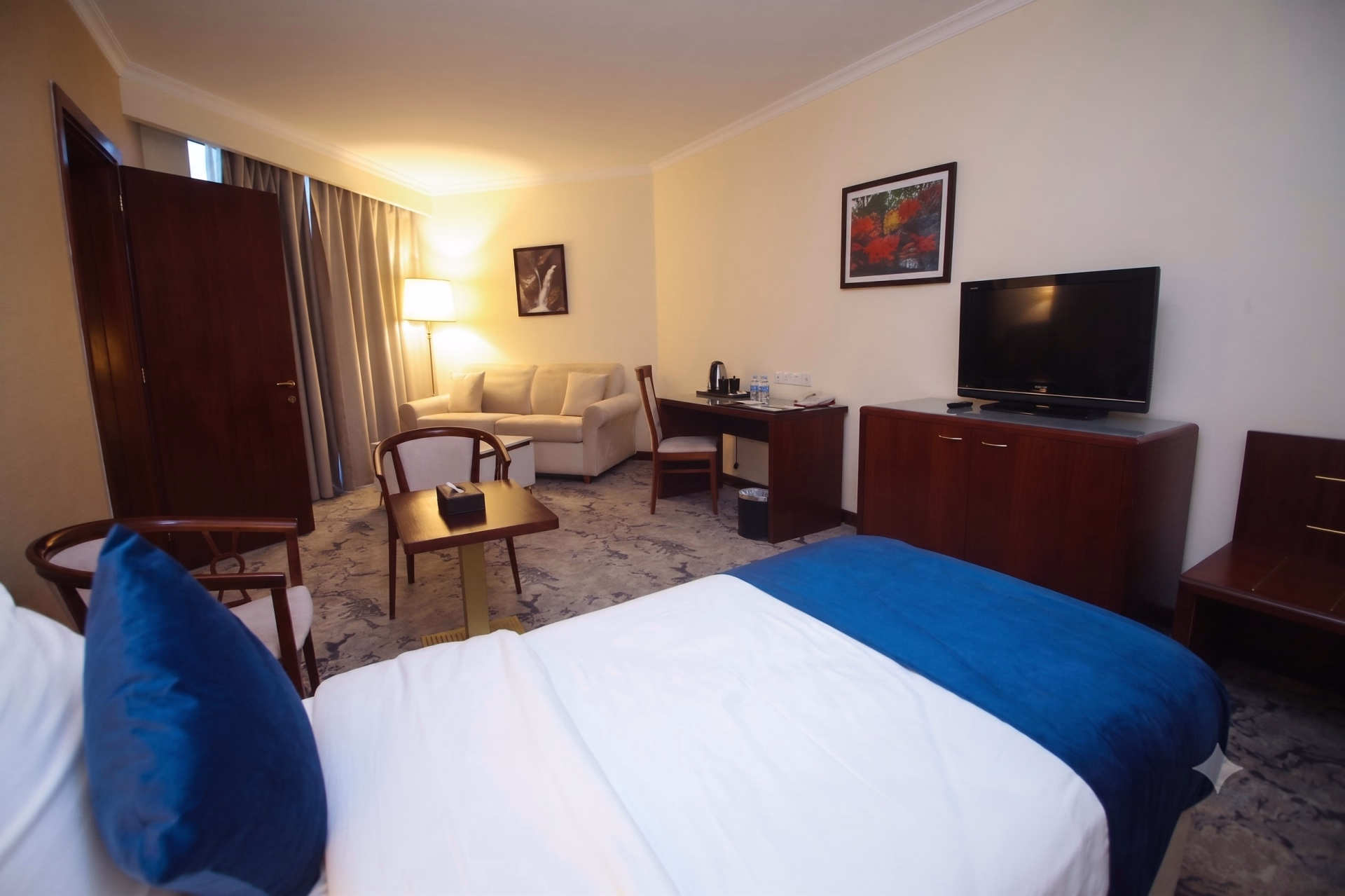 🏨 Hôtel 4* - Jour 1