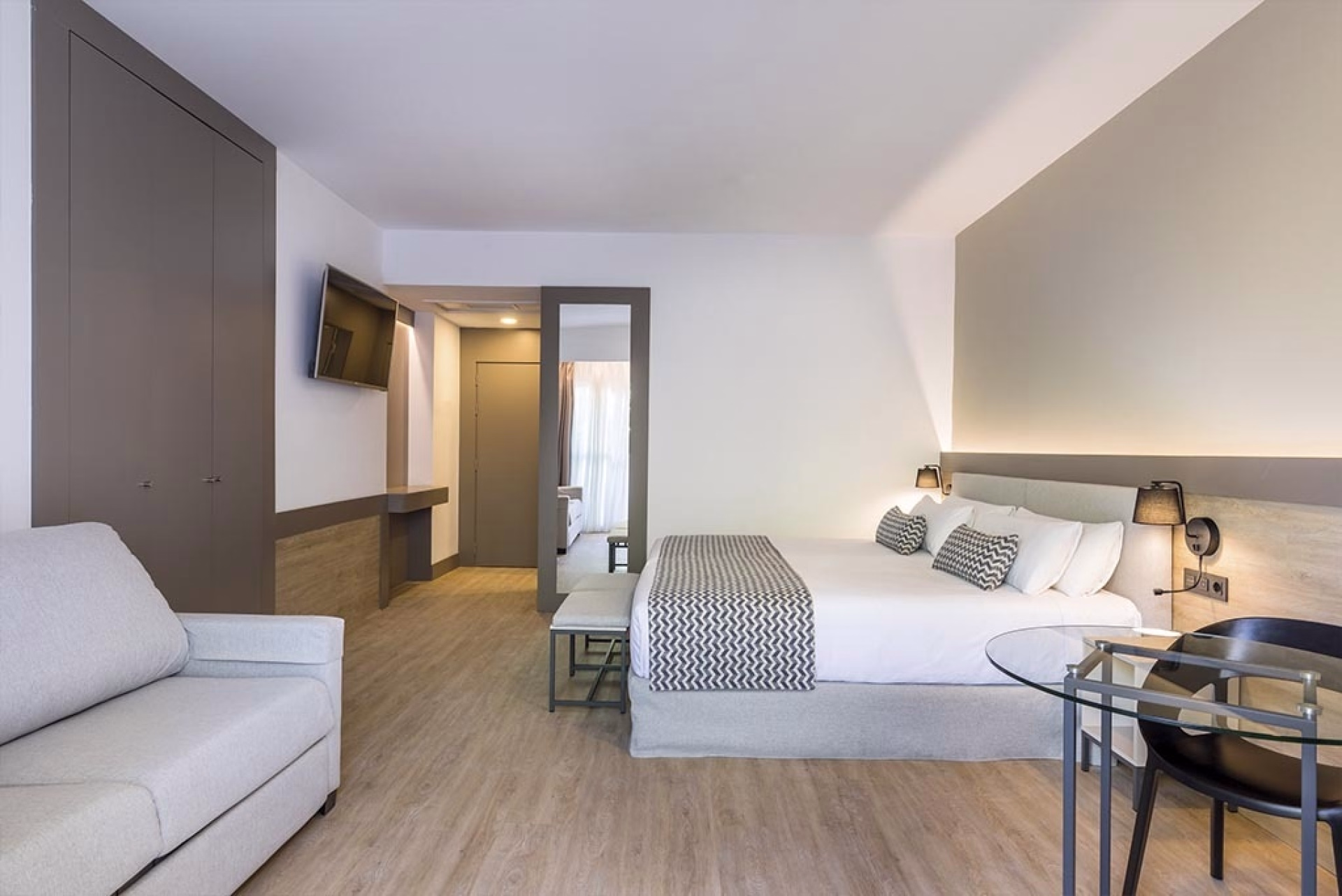 🏨 Hôtel 4* - Jours 1 à 3