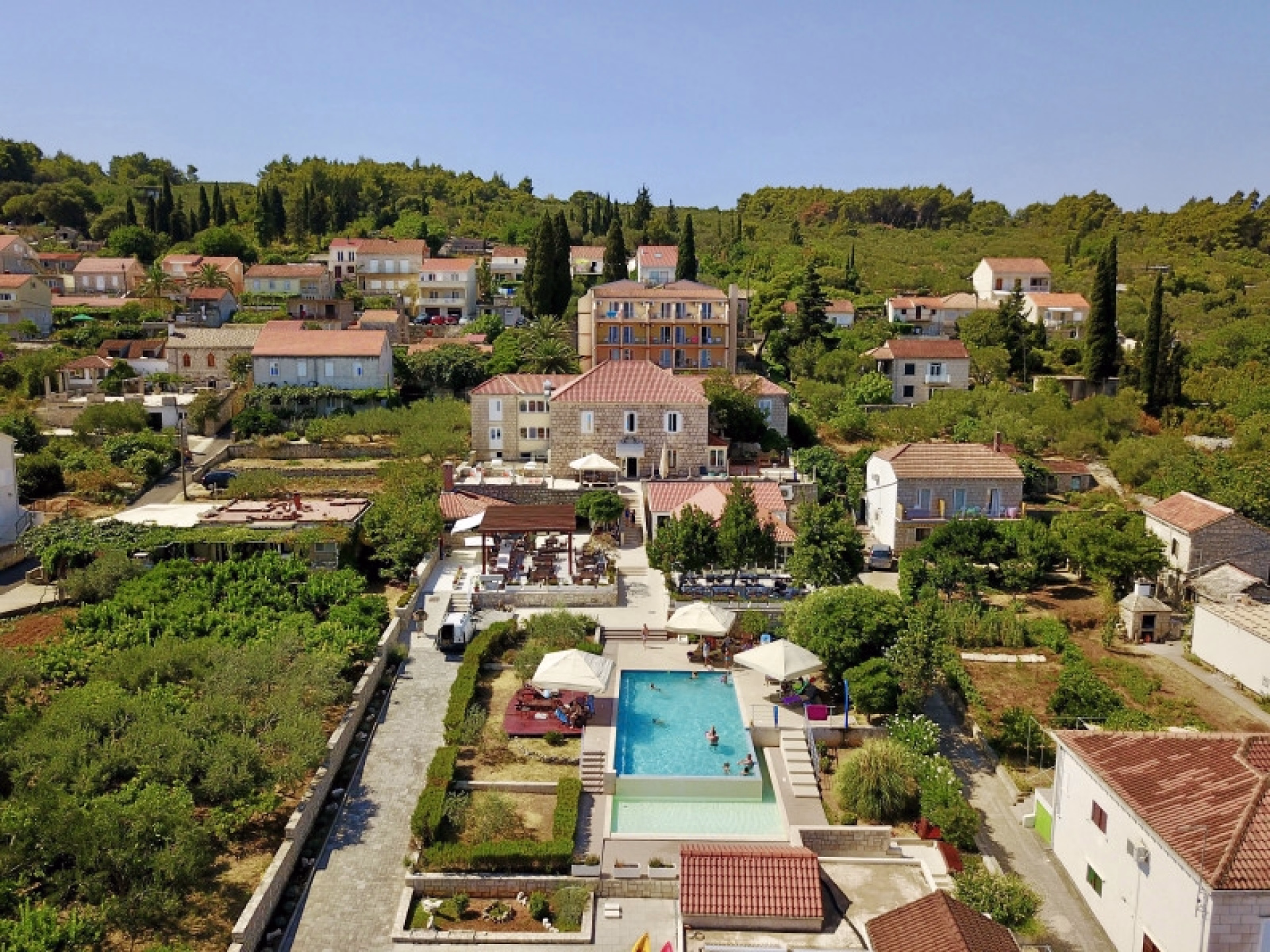 🏩 Hôtel 3* - Jours 1 à 7