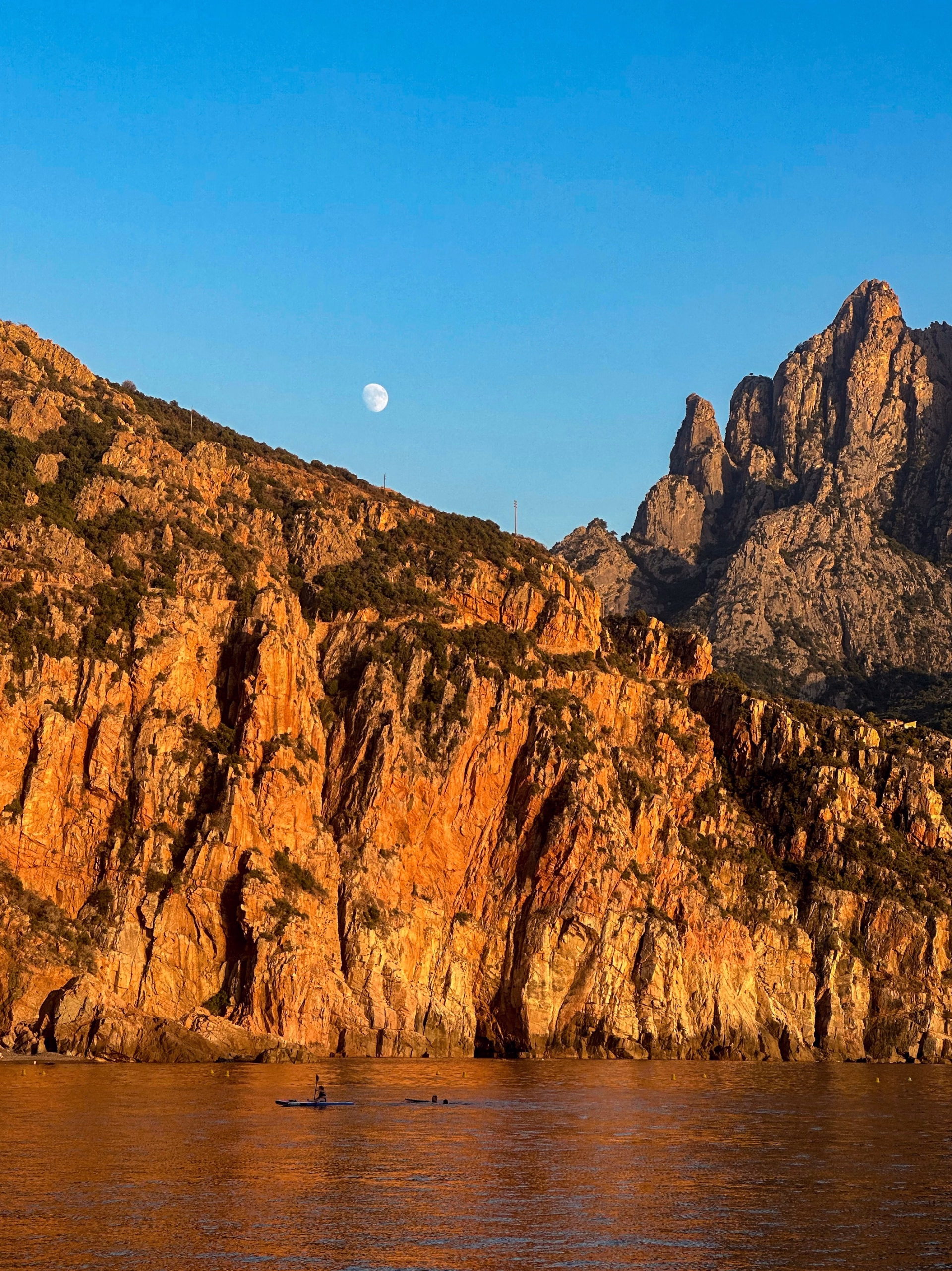 Exploration en kayak des Calanques de l'île de Beauté