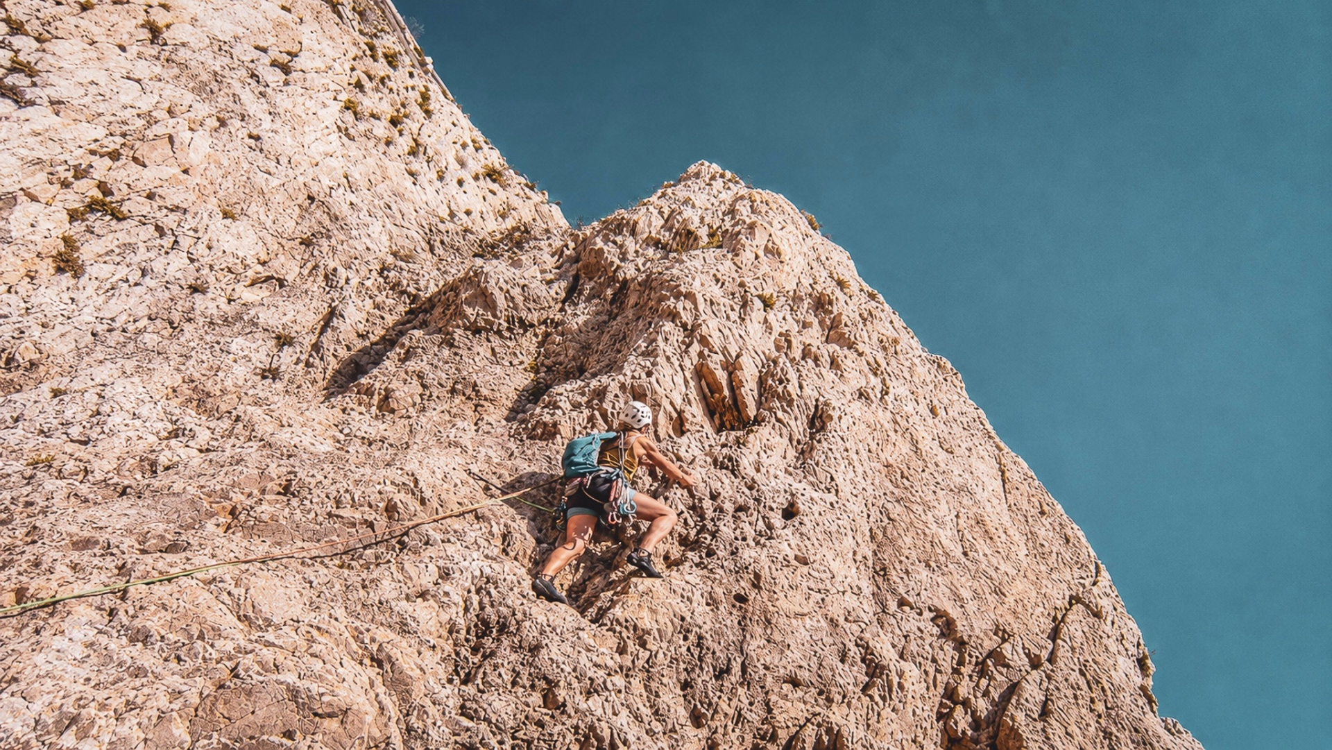 Finale Ligure : progression en escalade face à la Méditerranée