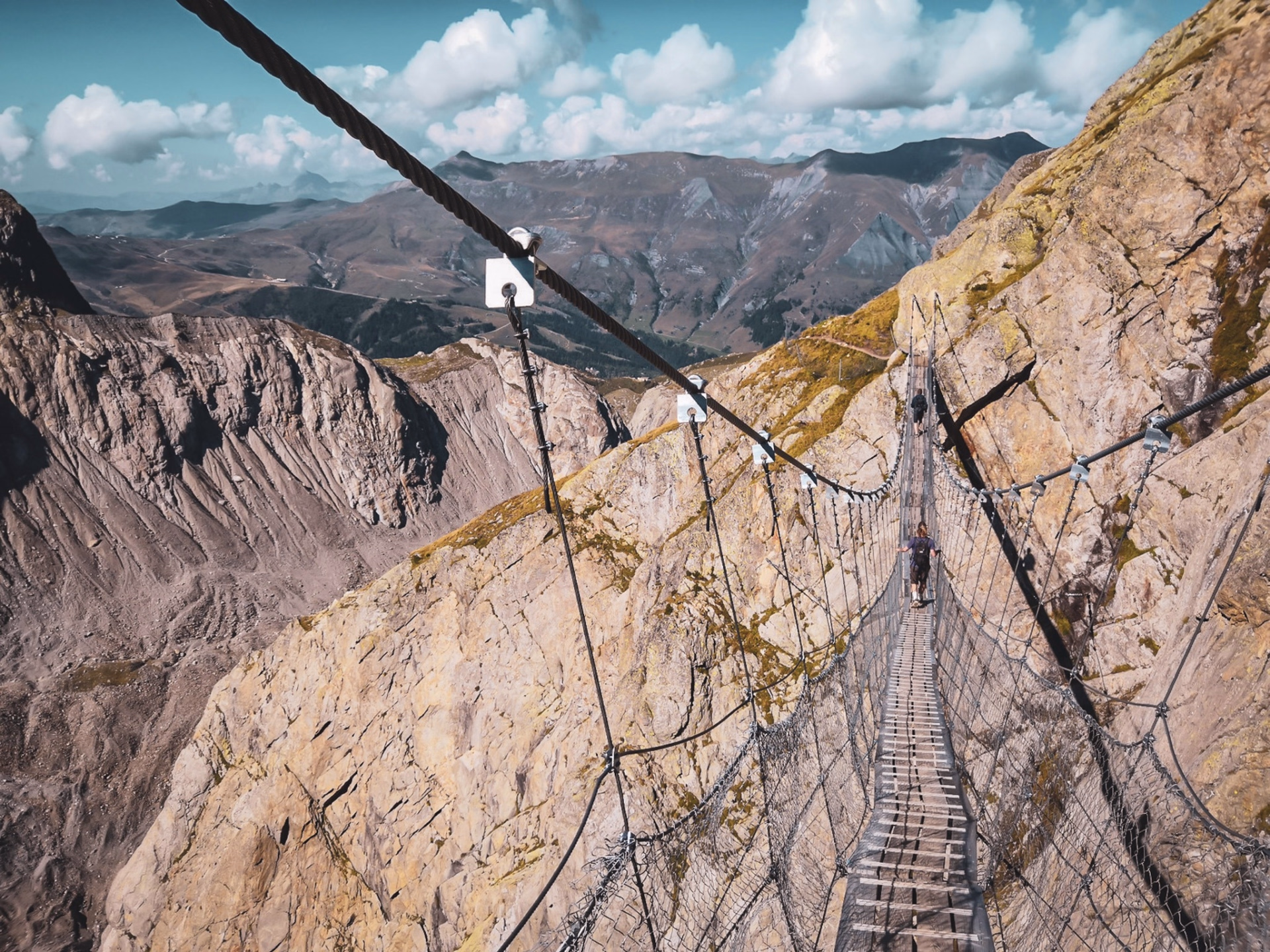 Traversée glaciaire des Dômes de Miage, face au Mont-Blanc