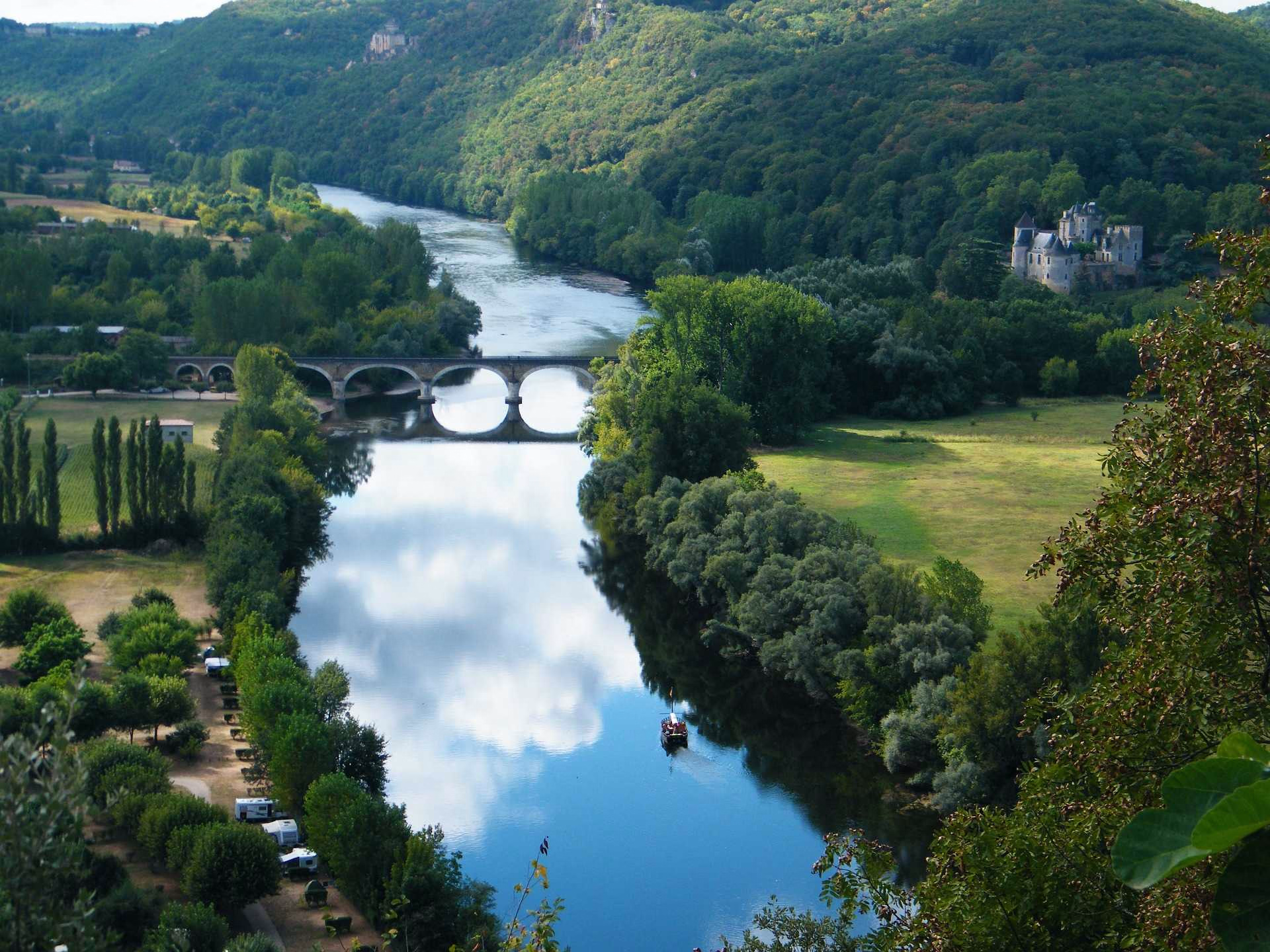 Vous souhaitez découvrir la Vallée de la Dordogne, profitez de nos séjours sportifs.