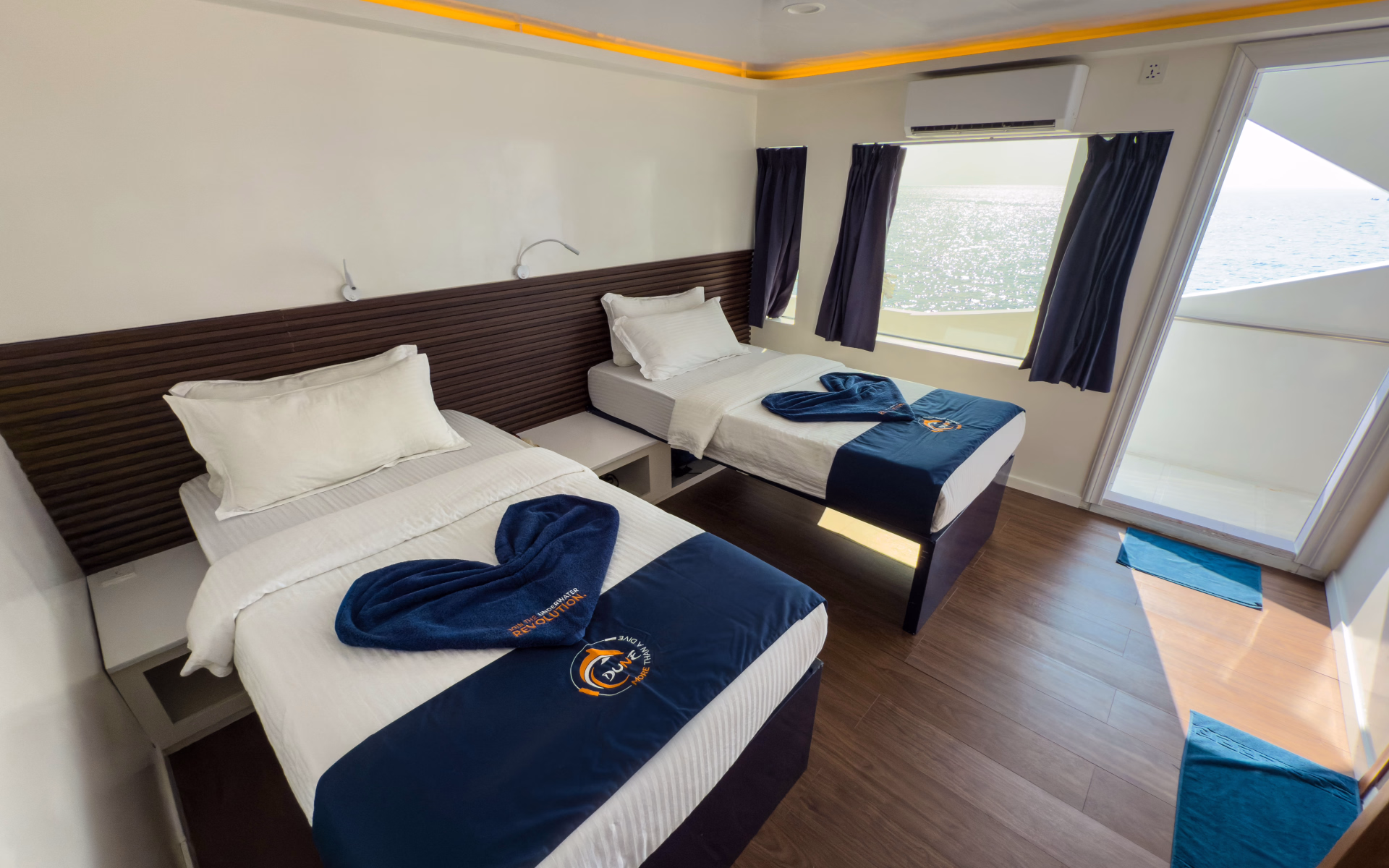 🚢 Bateau de croisière à moteur