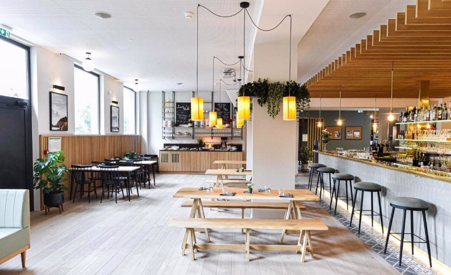 🏩 Hôtel 4* - Jours 1 à 2