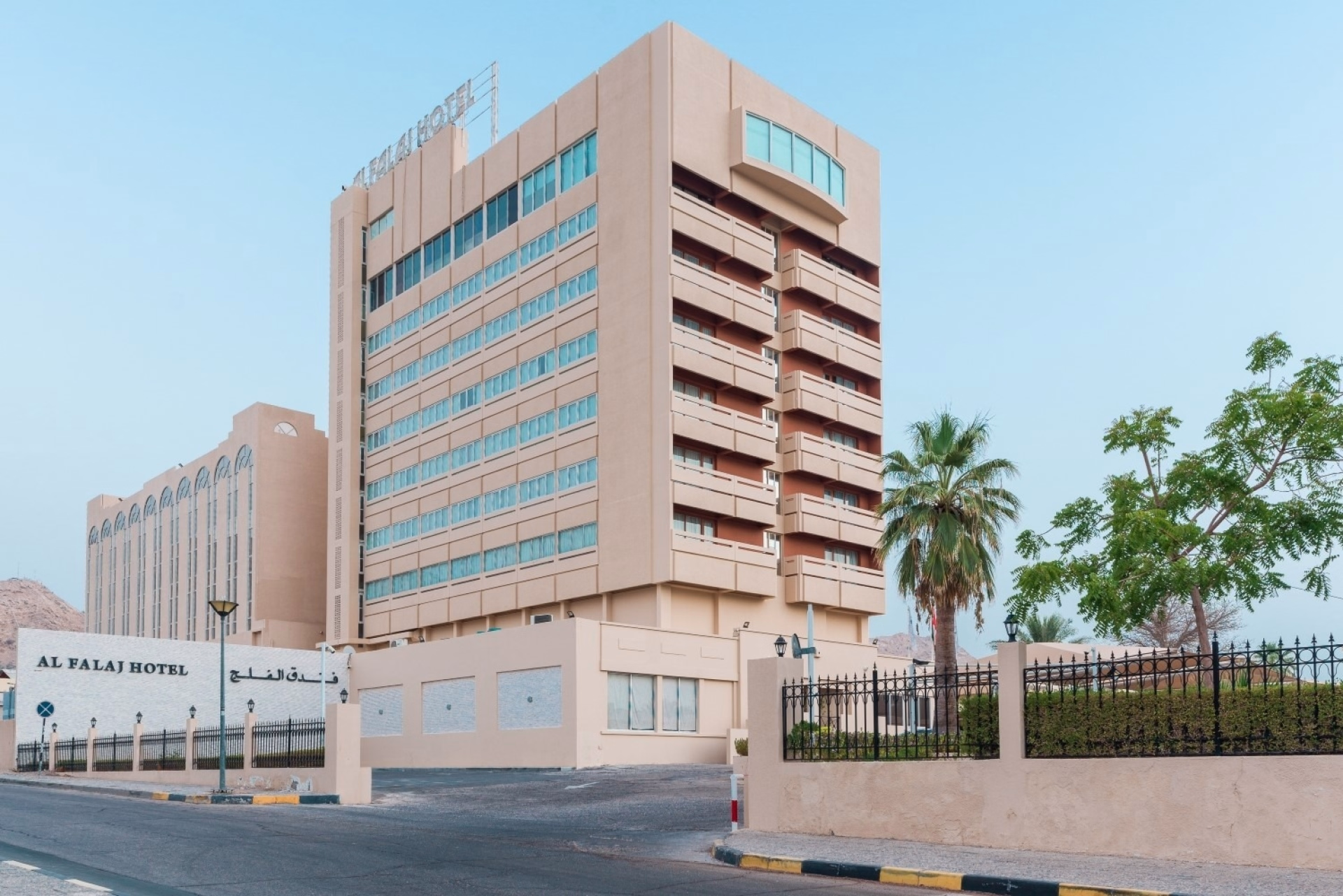 🏨 Hôtel 4* - Jours 1 à 2, 6