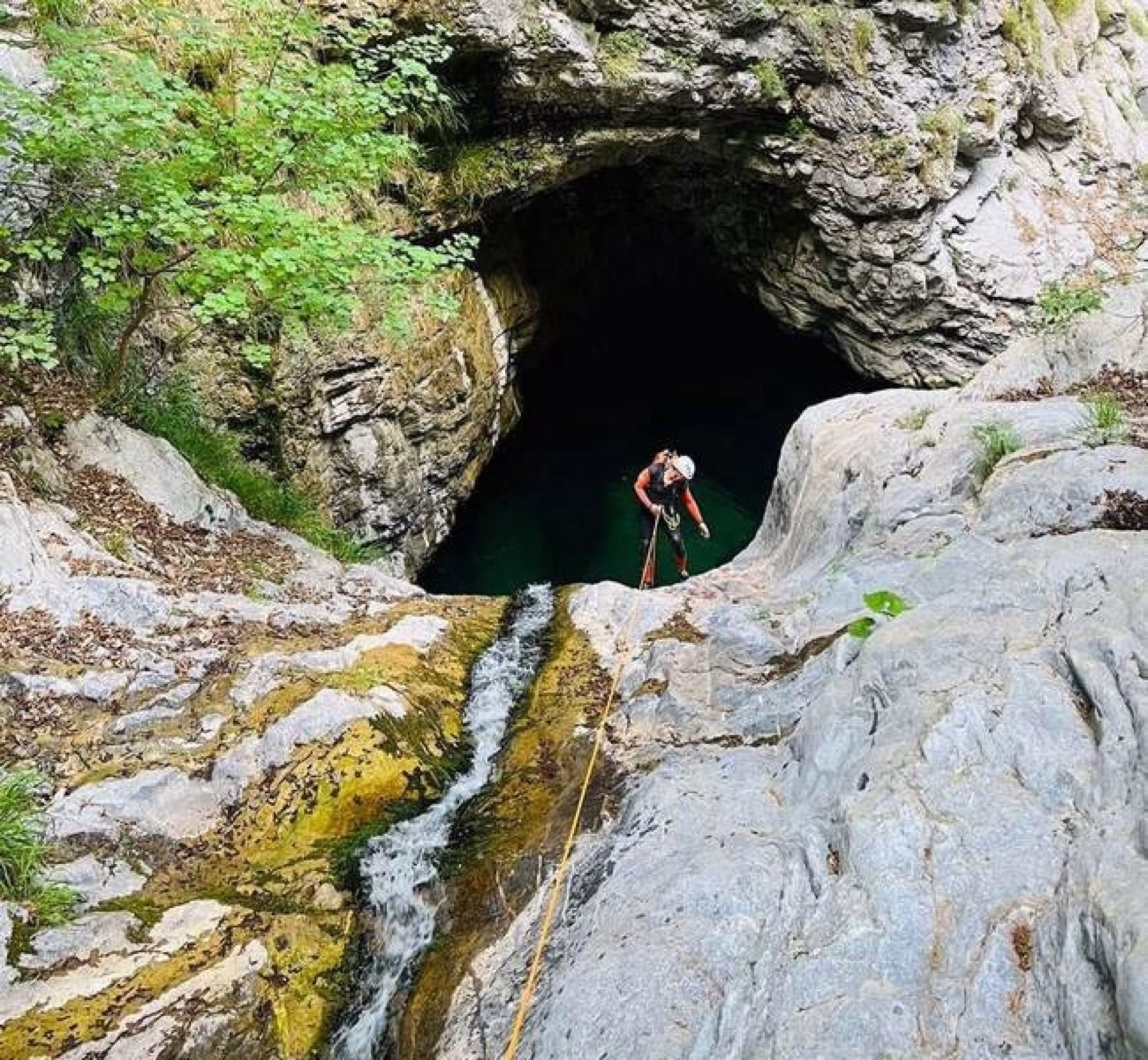 Canyoning engagé dans le canyon de la Bendola en Italie