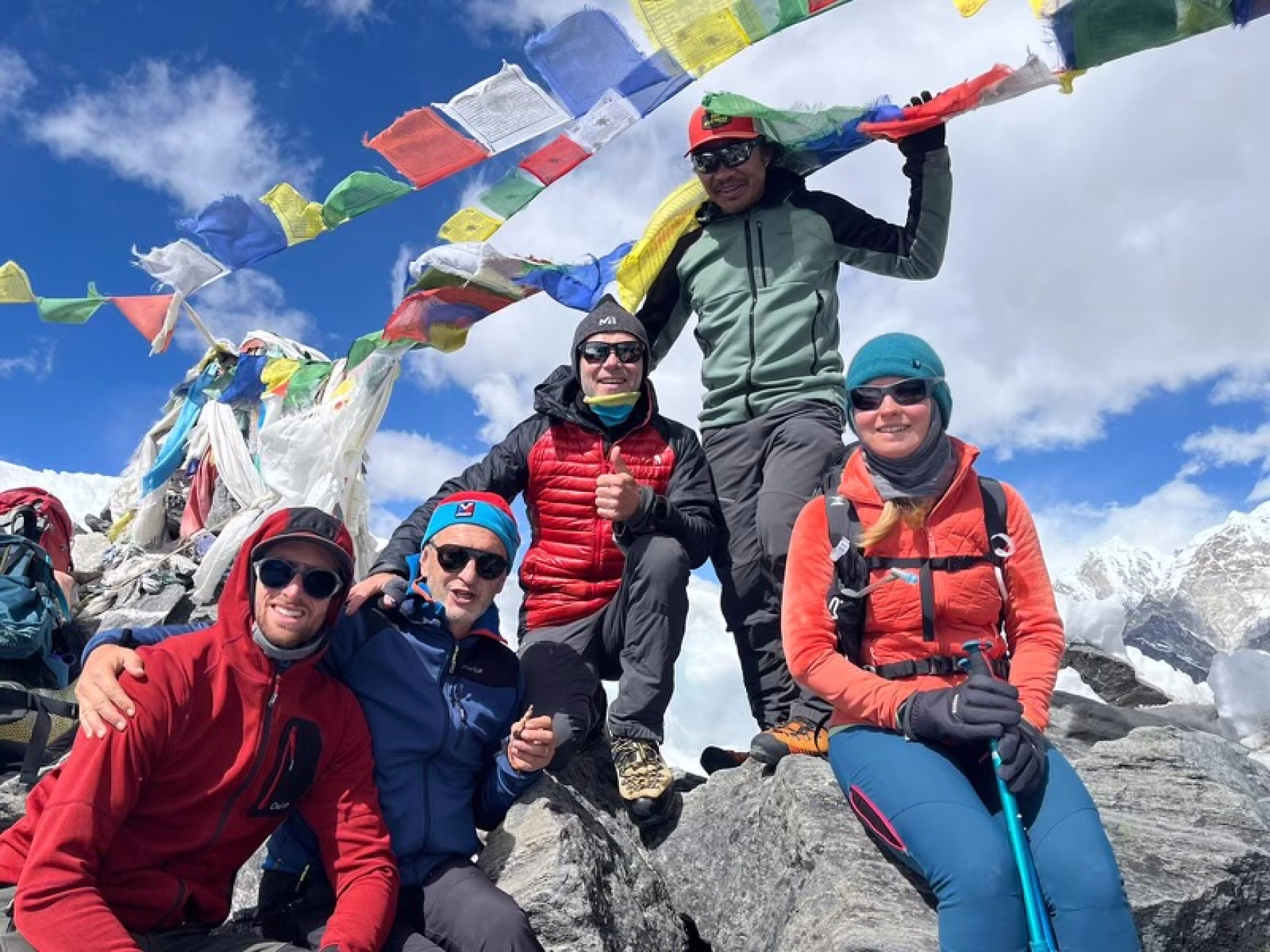 Photo de groupe pendant un trek au Népal