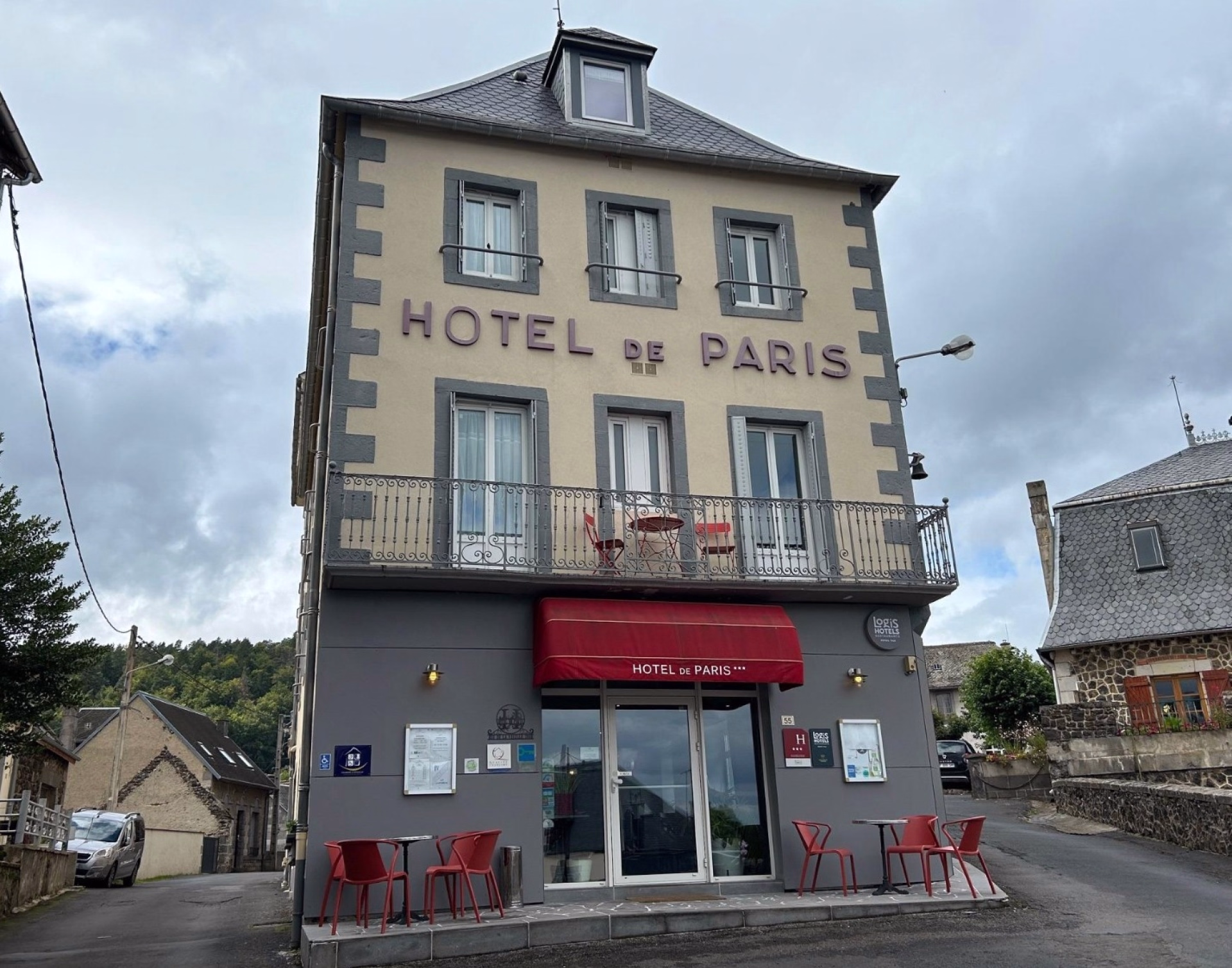 🏨 Hôtel 3* - Jour 1