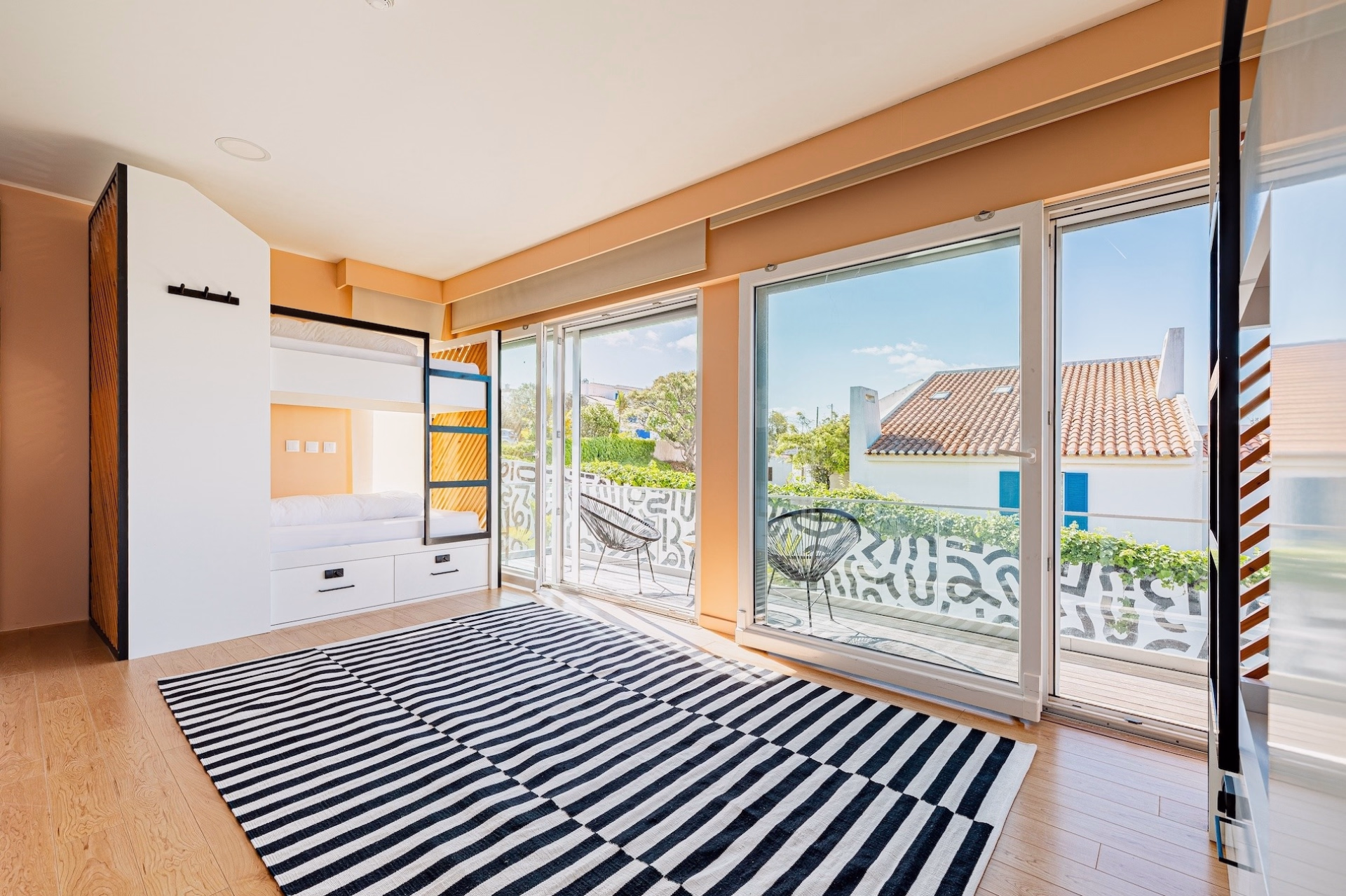 🏠 Surf House