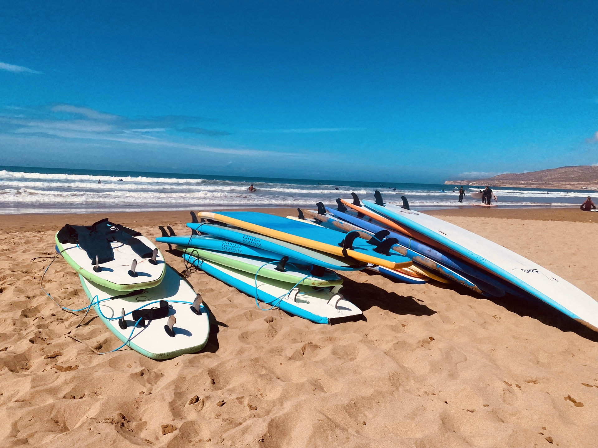 Surf et yoga face à l'océan à Taghazout