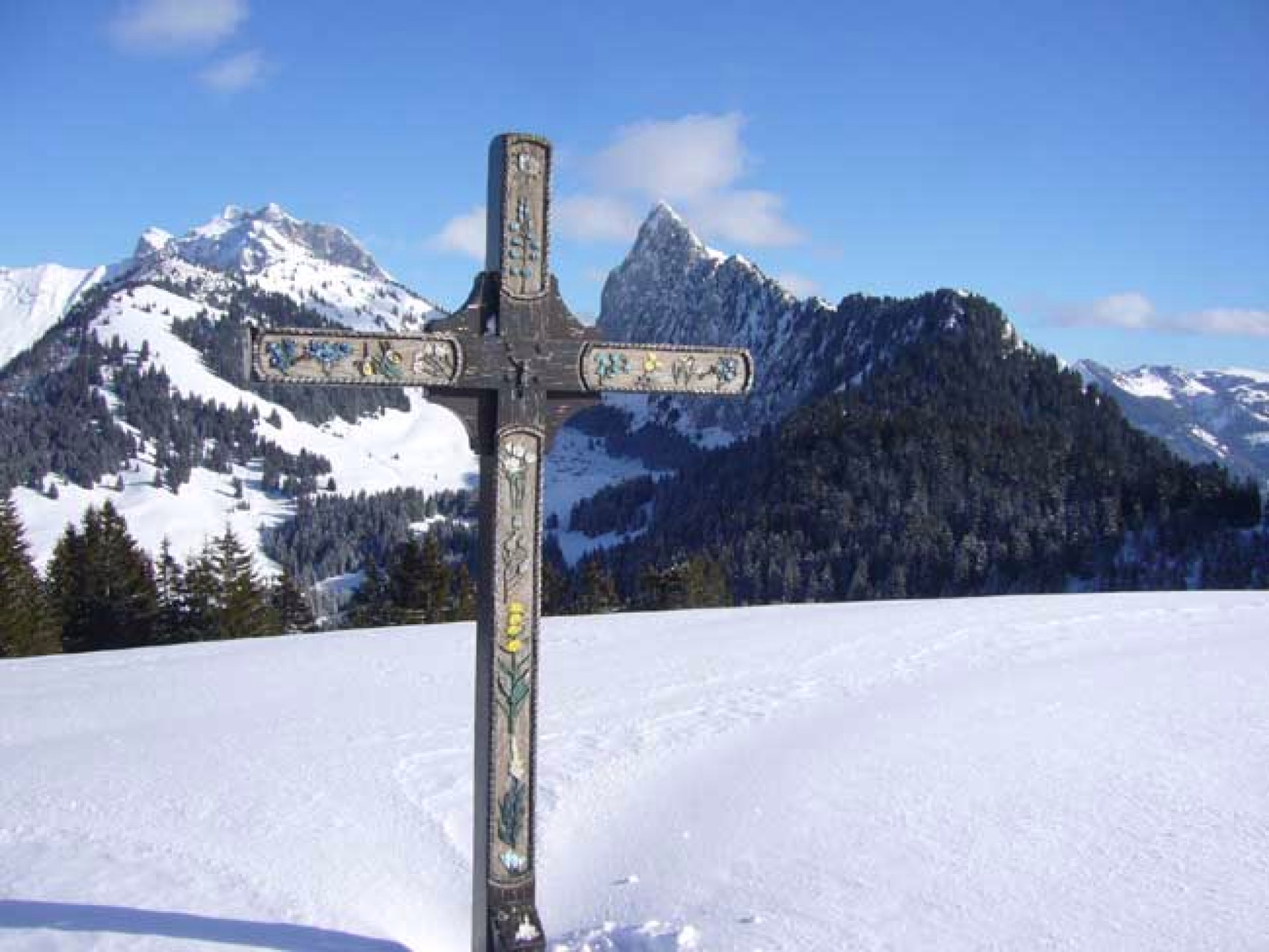 Escursioni con le ciaspole e panorami mozzafiato in abbondanza