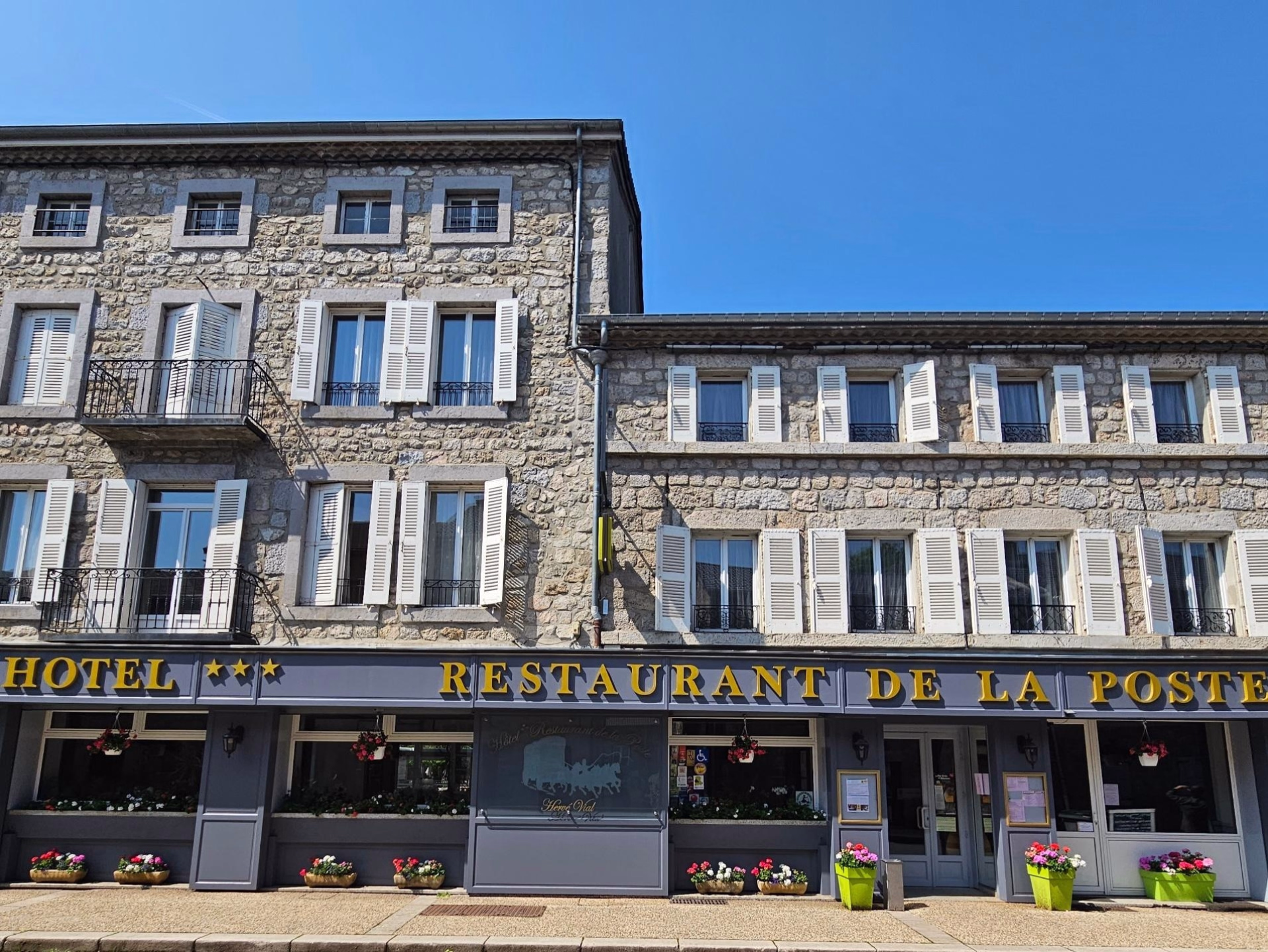🏨 Hôtel 2* - Jours 1 à 14