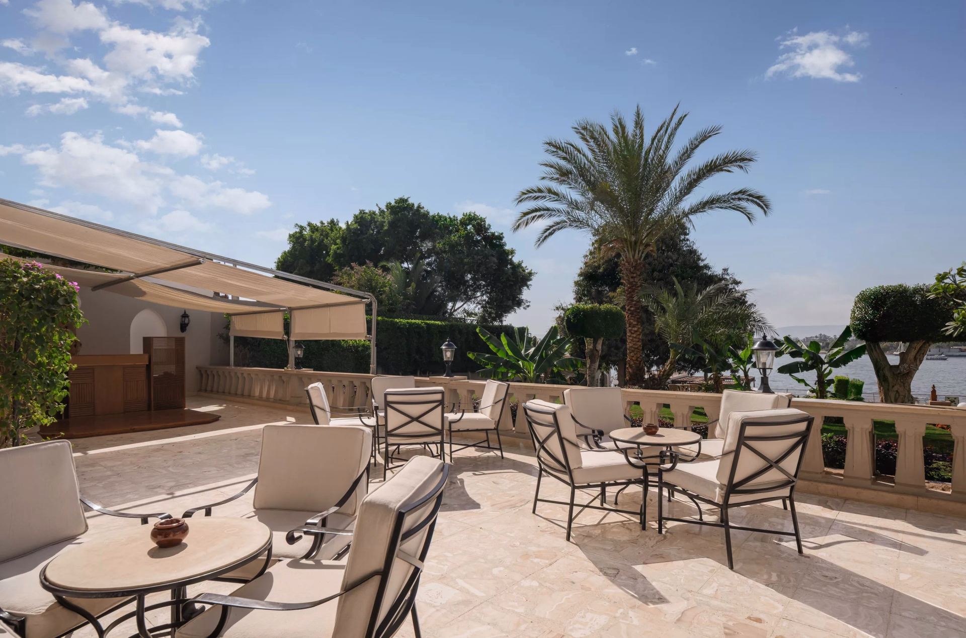 🏩 Hôtel 4* - Jours 5 à 6