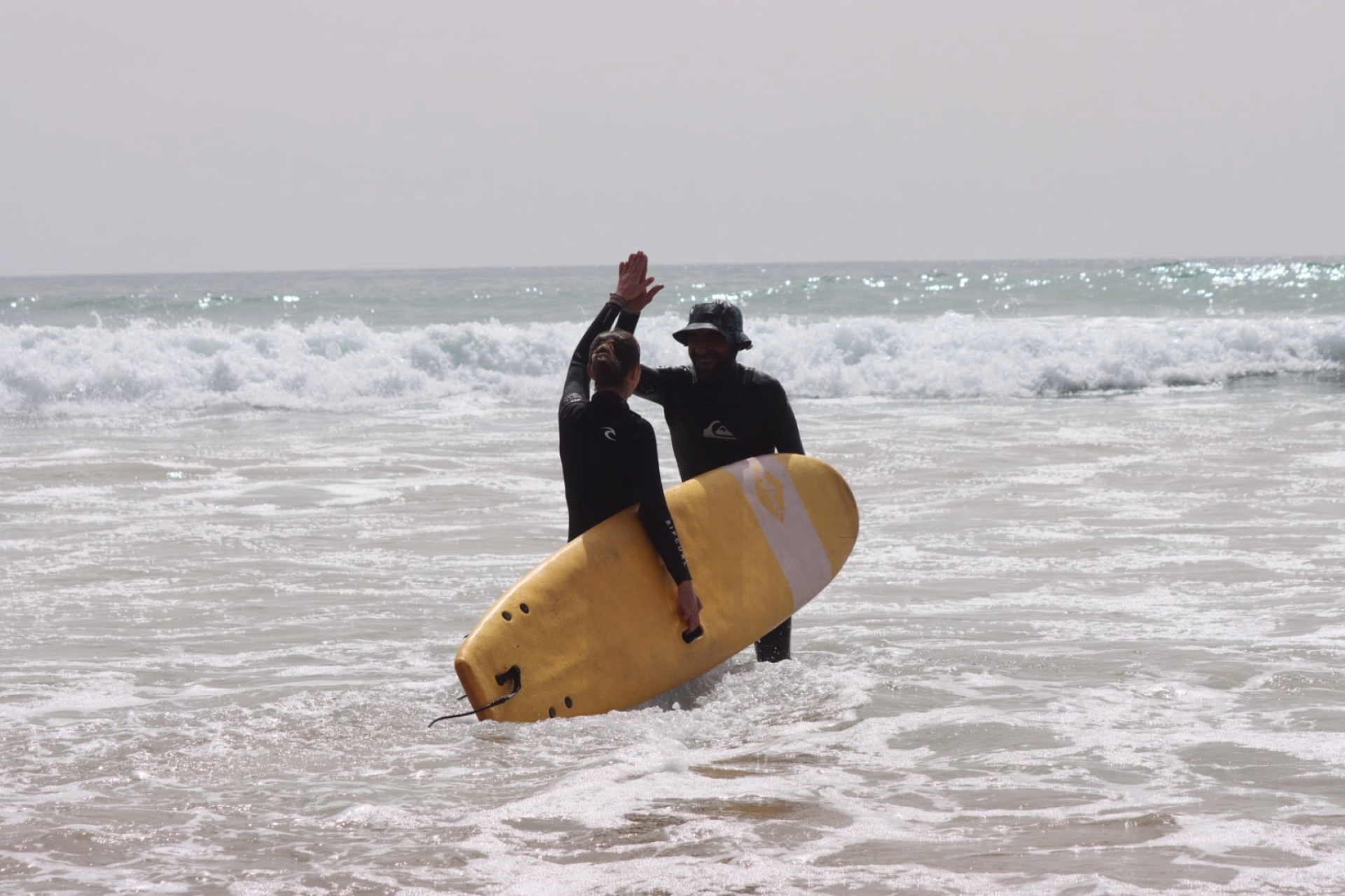 Surf & liberté à Taghazout - niveau débutant, première vague garantie