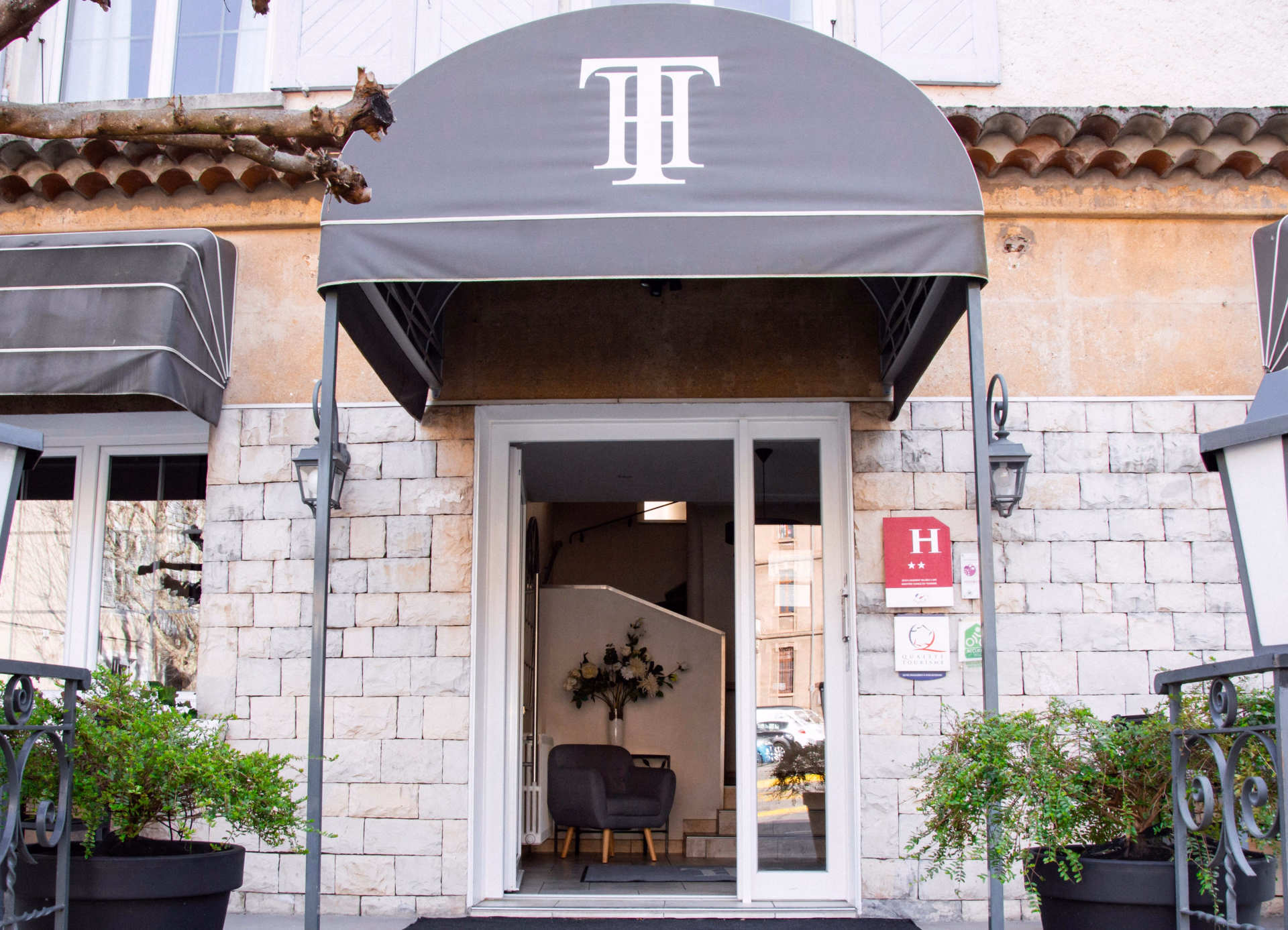🏨 Hôtel 2* - Jours 1 à 6