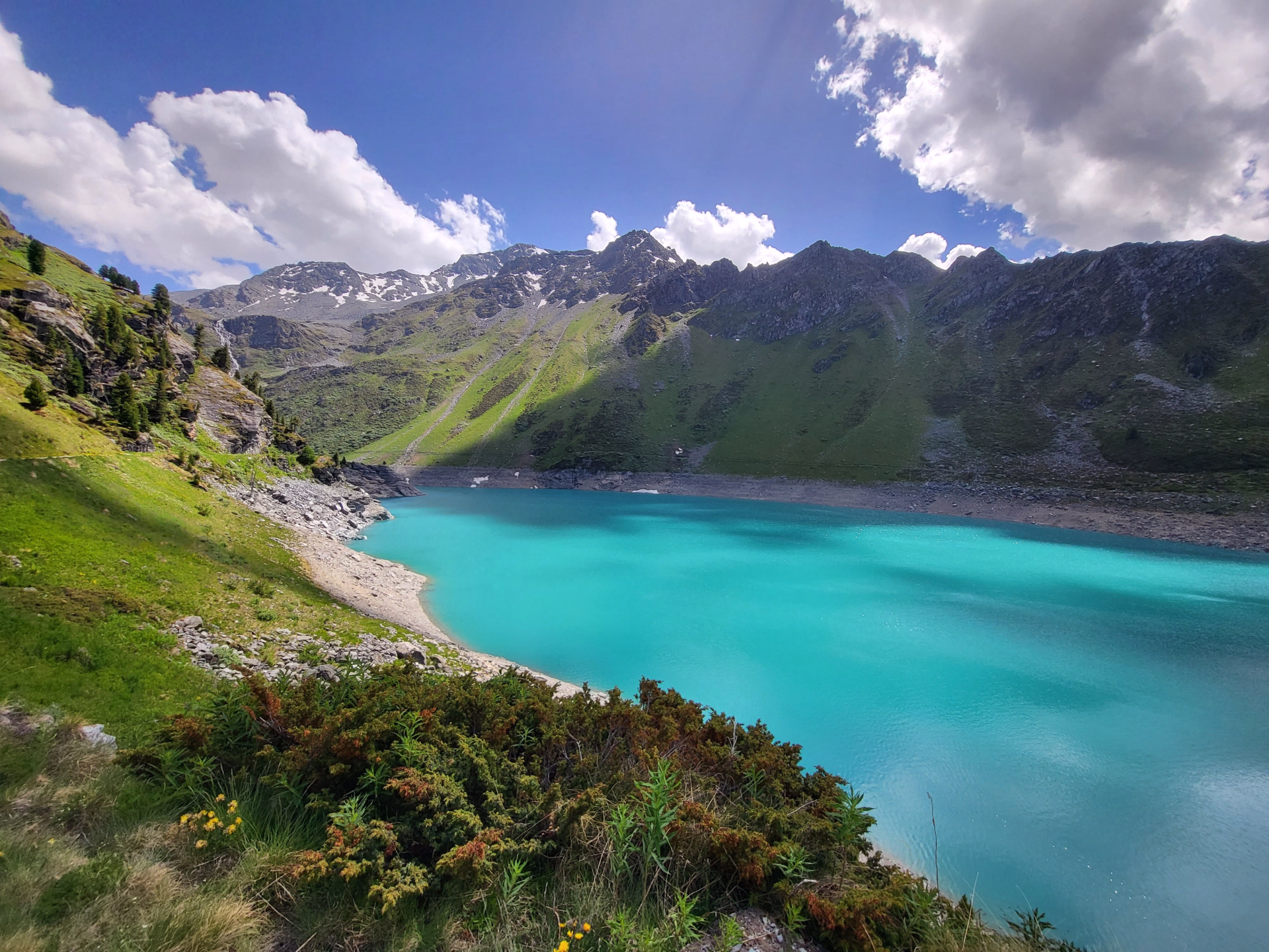 Immersion au cœur du Valais : randonnées entre lacs et glaciers