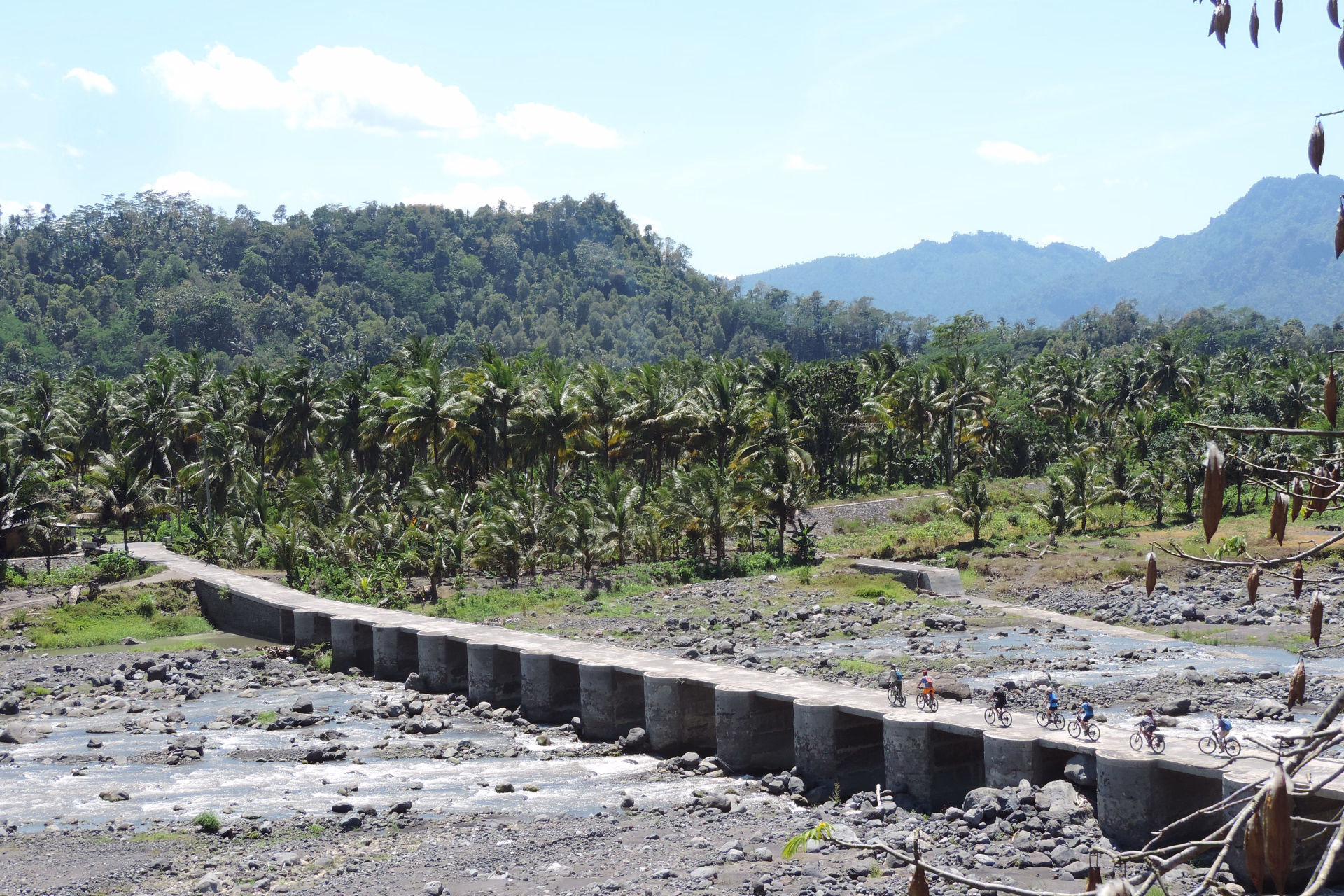 De Java à Bali en VTT ou VTT électrique : des volcans aux rizières !