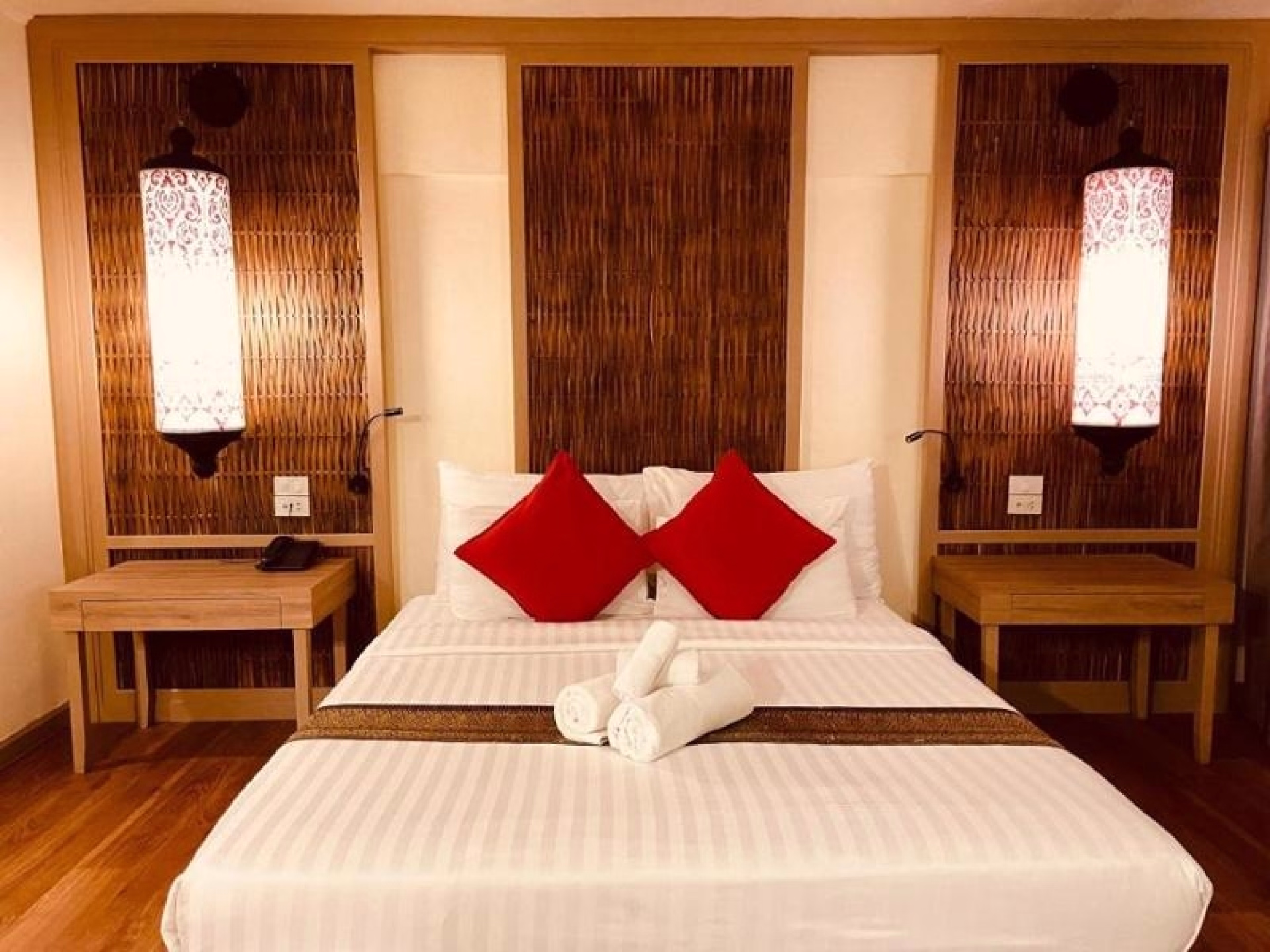 🏩 Hôtel 4* - Jours 10 à 12