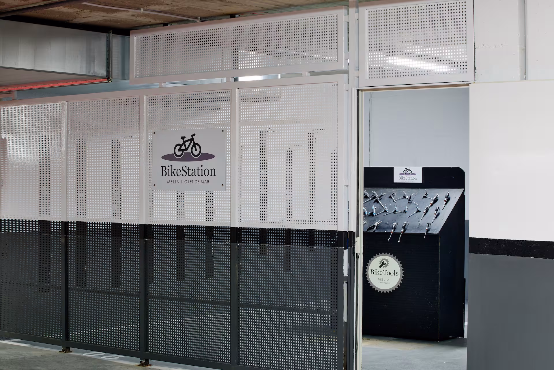 🏩 Hôtel 4* - Jours 1 à 2