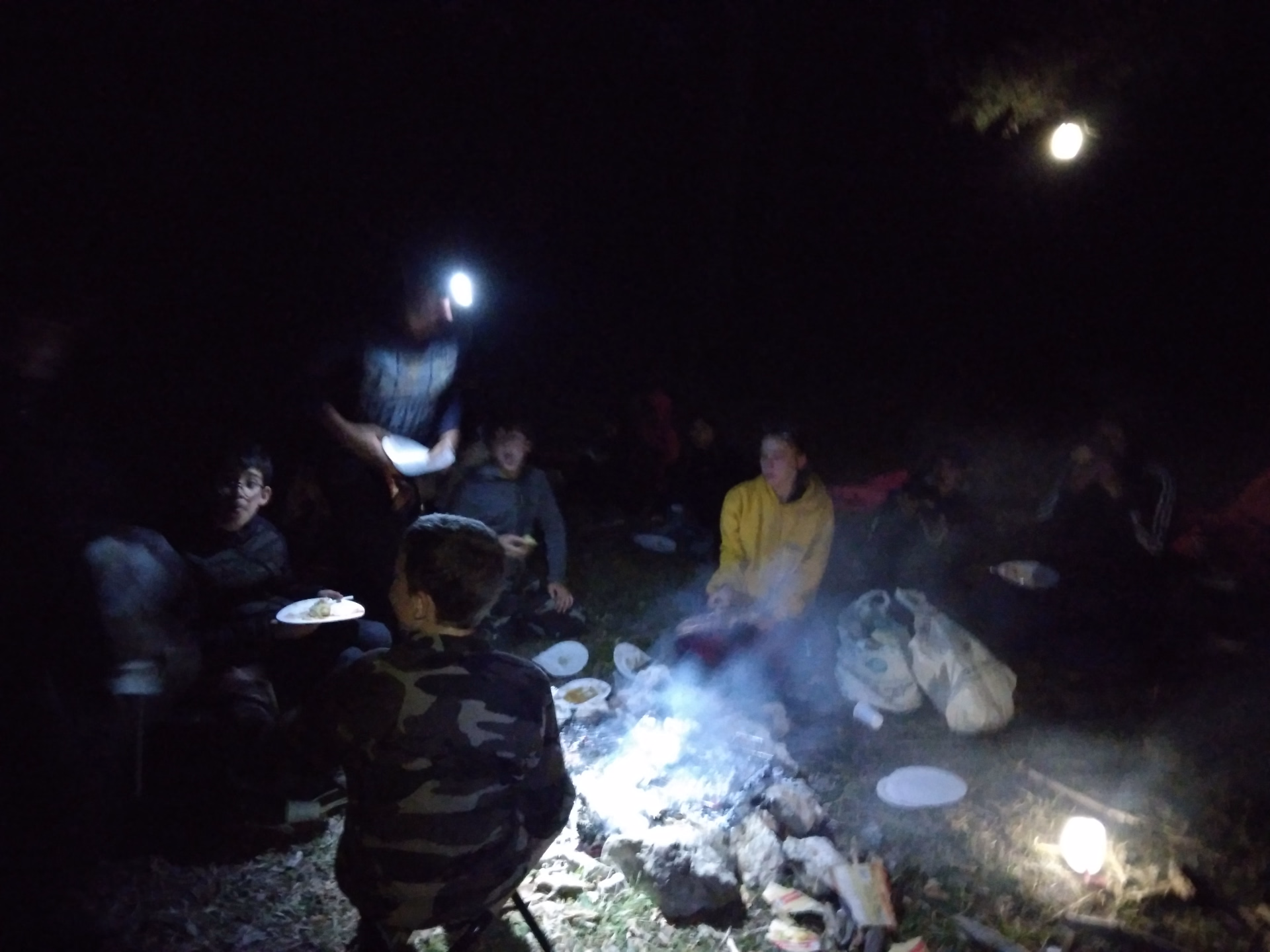 Micro-aventure bivouac et survie en forêt