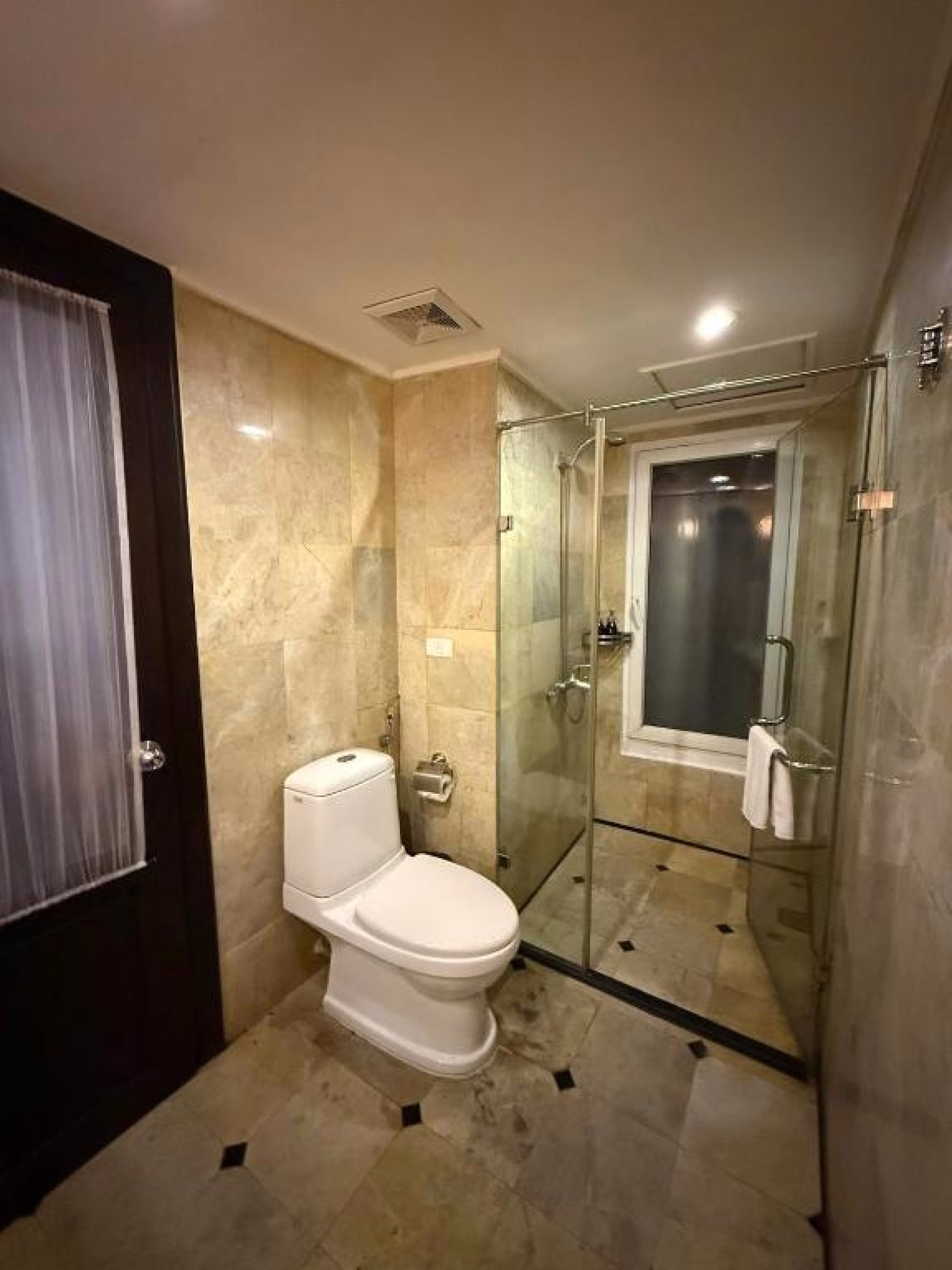 🏨 Hôtel 3* - Jours 1 à 2