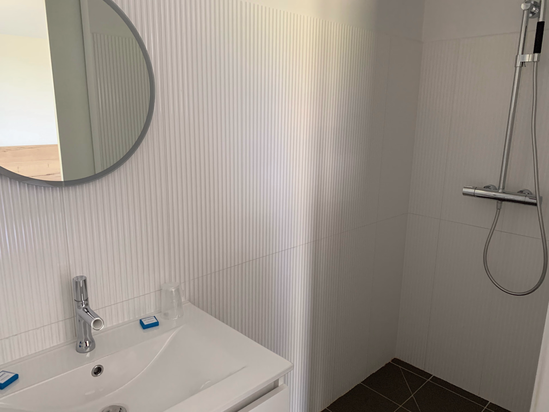 🏨 Hôtel 3* - Jours 1 à 4