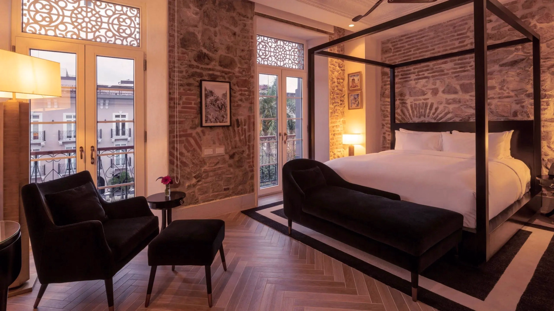 🏨 Hôtel 5* - Jours 1 à 2