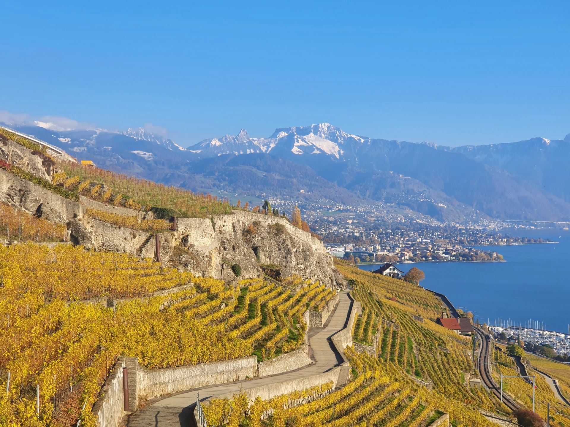 Randonnées automnales au cœur des plus beaux paysages suisses
