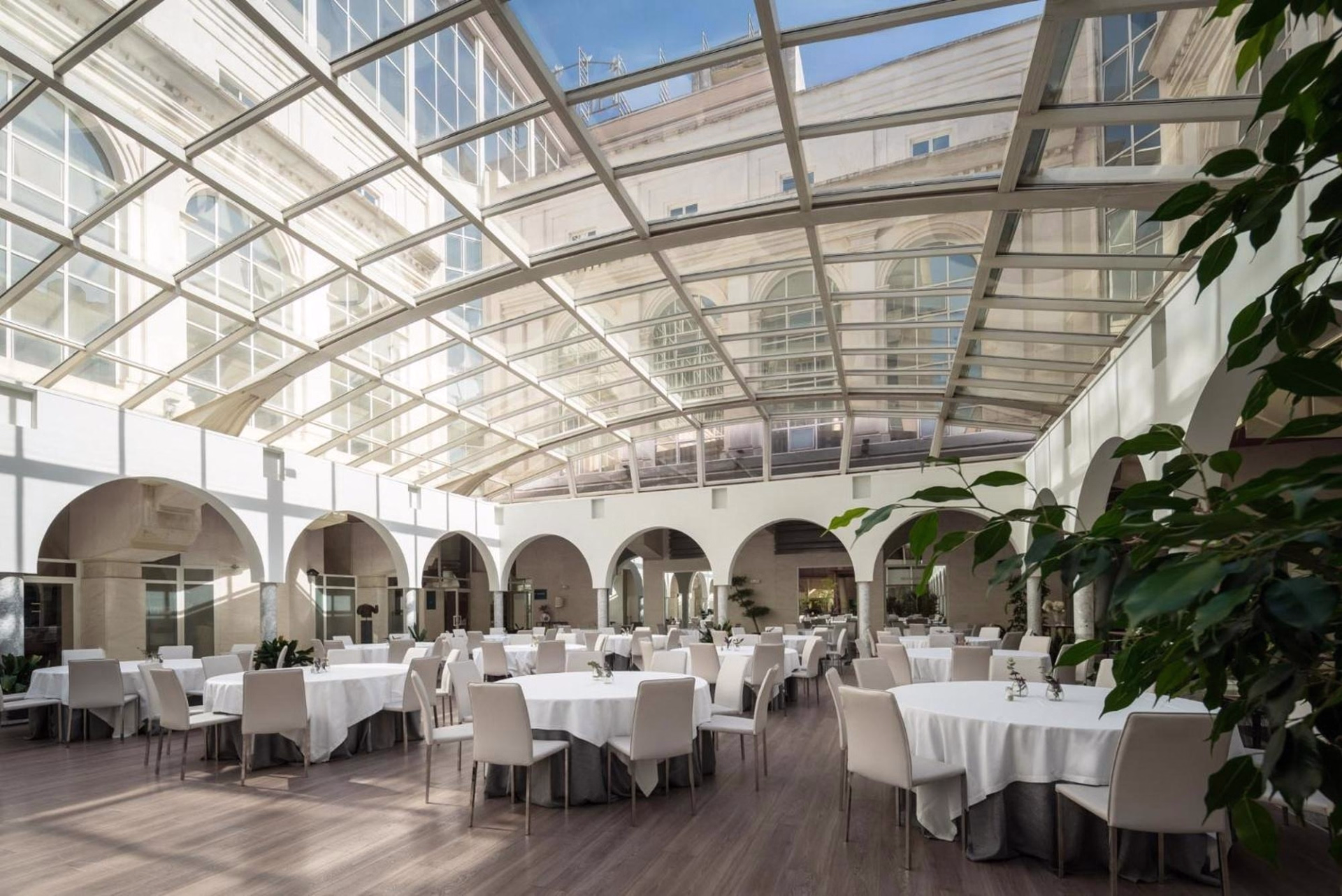 🏨 Hôtel 4* - Jours 1 à 2