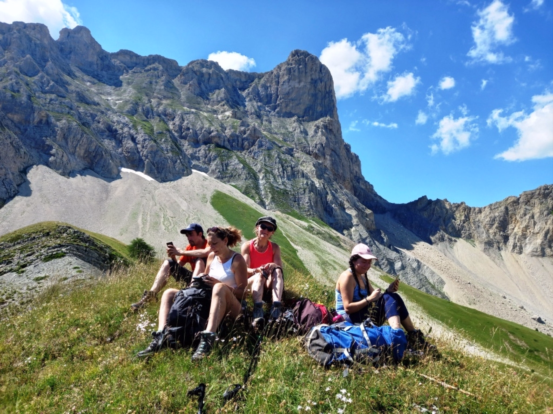 Randonnée et bivouac sur les traces du loup dans les Hautes-Alpes