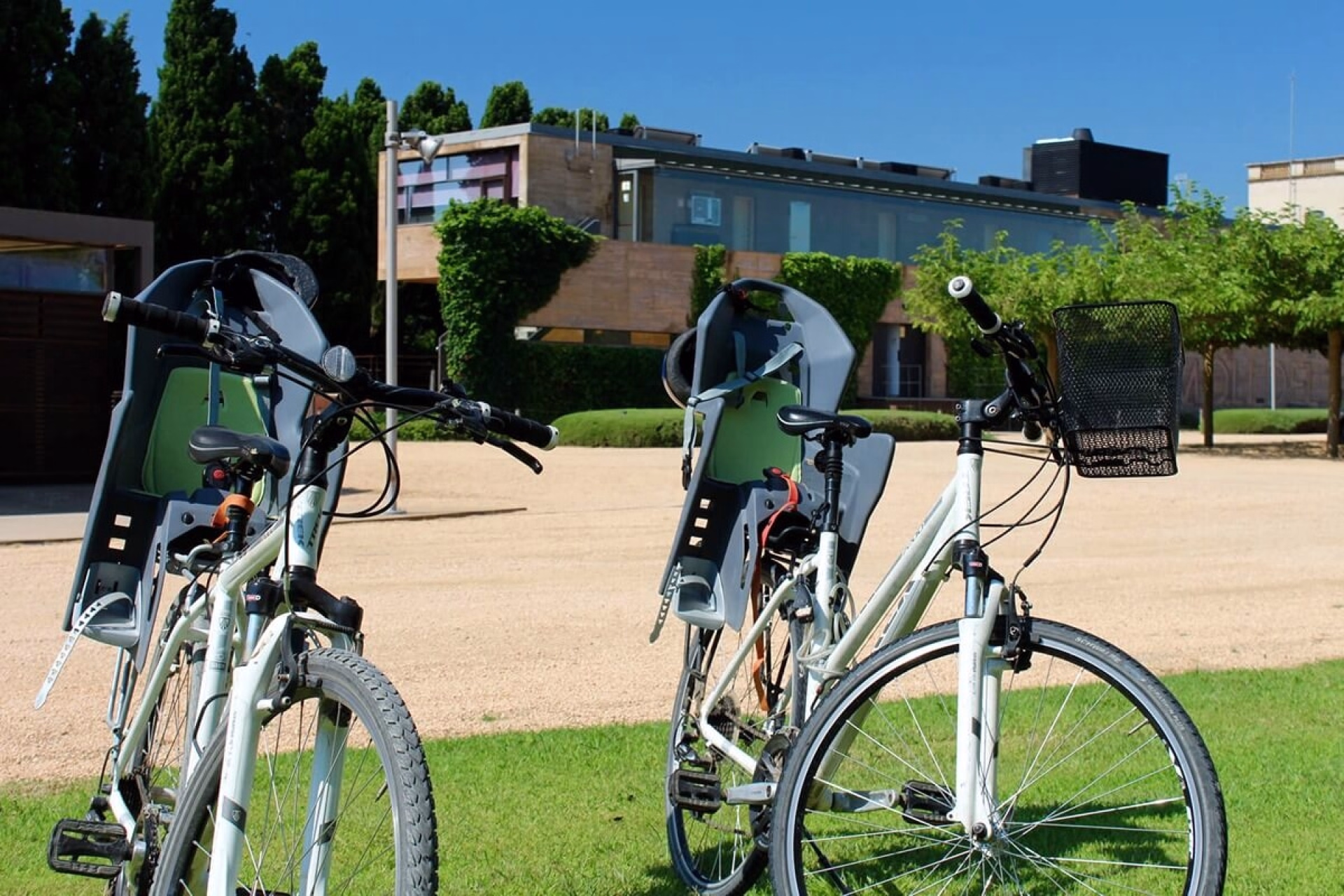 🏩 Hôtel 4* - Jours 1 à 2