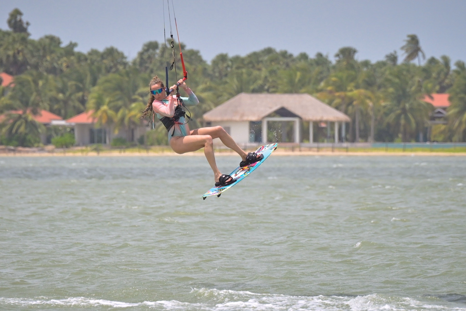 Kitesurf en autonomie dans un lagon à Kalpitiya au Sri Lanka