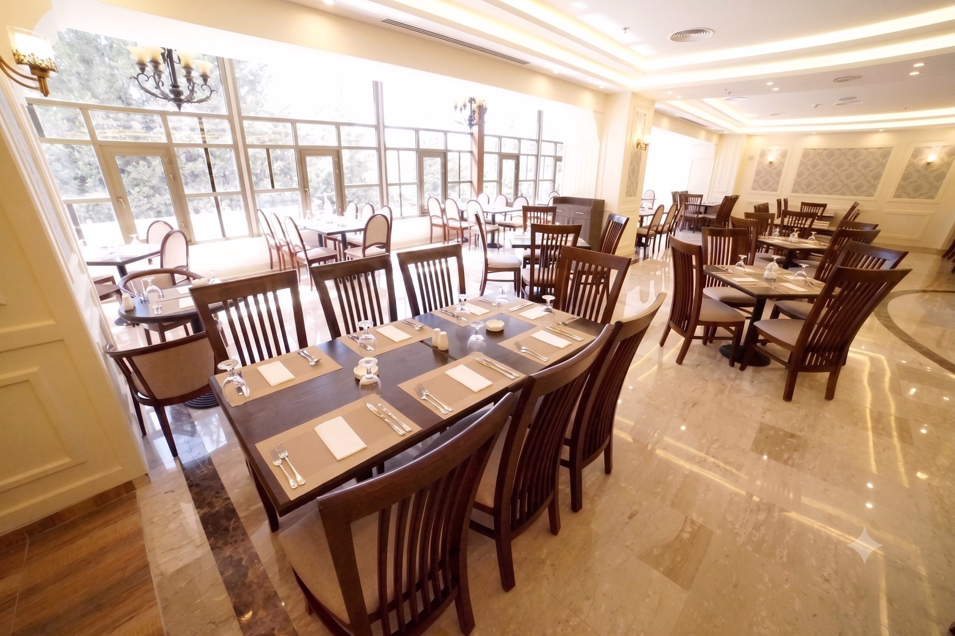 🏨 Hôtel 4* - Jour 1