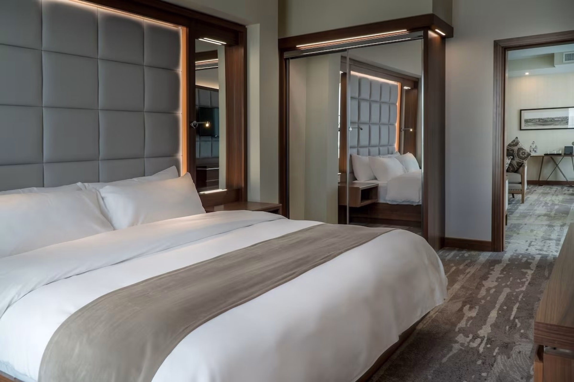 🏨 Hôtel 5* - Jour 1