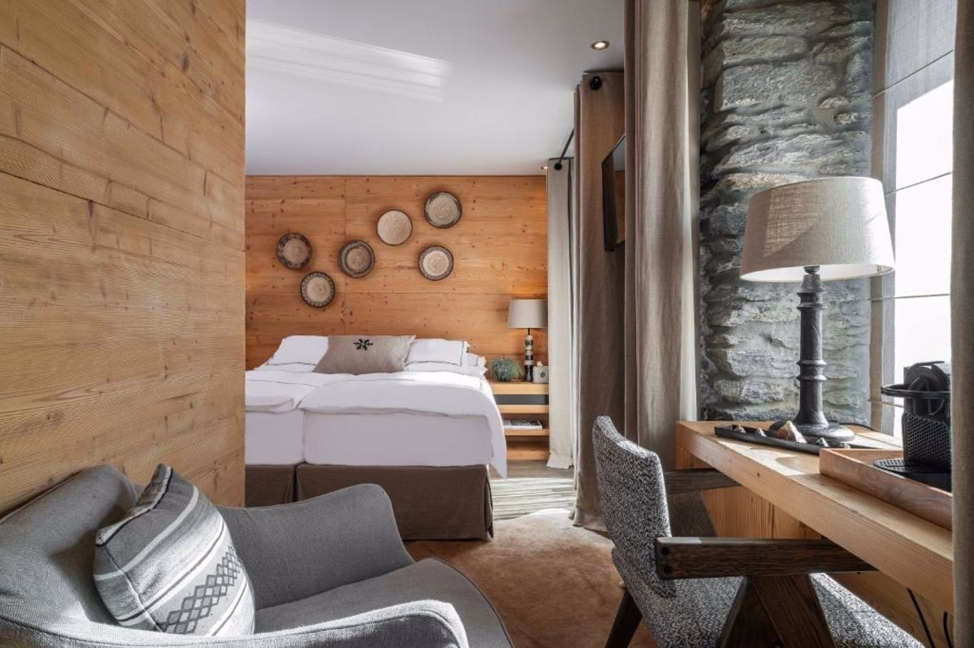 🏨 Hôtel 4* - Jours 3 à 4