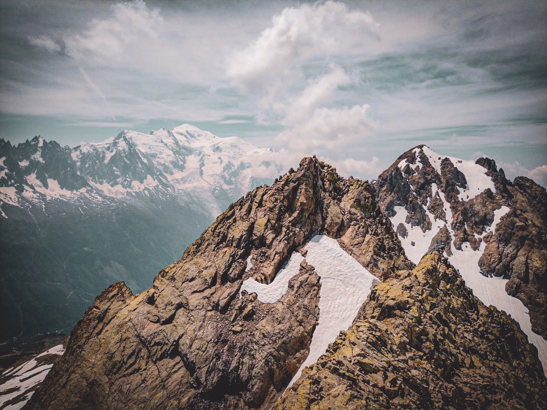 Initiation alpinisme et premières arêtes alpines face au Mont-Blanc