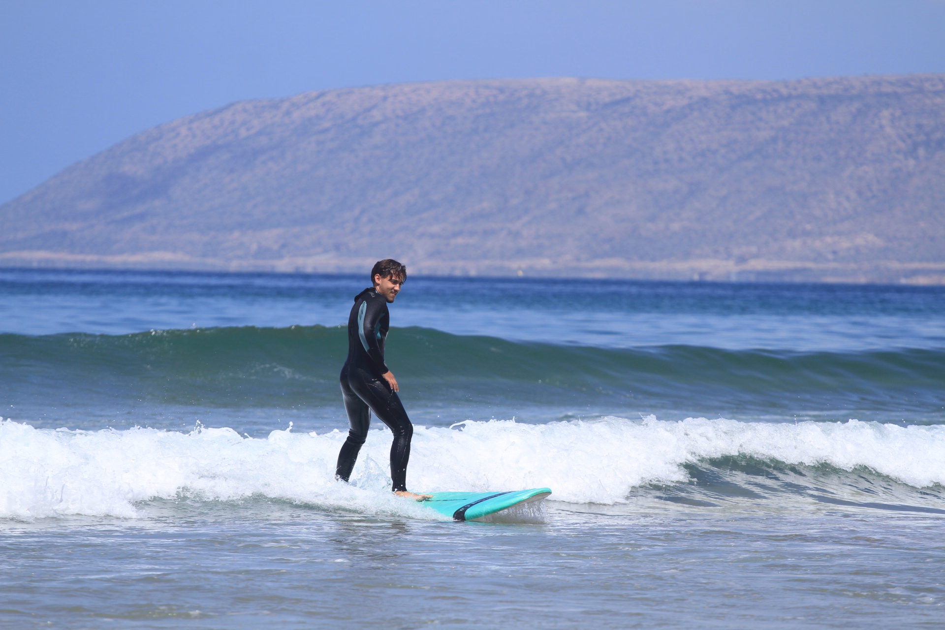 Surf & liberté à Taghazout - niveau débutant, première vague garantie