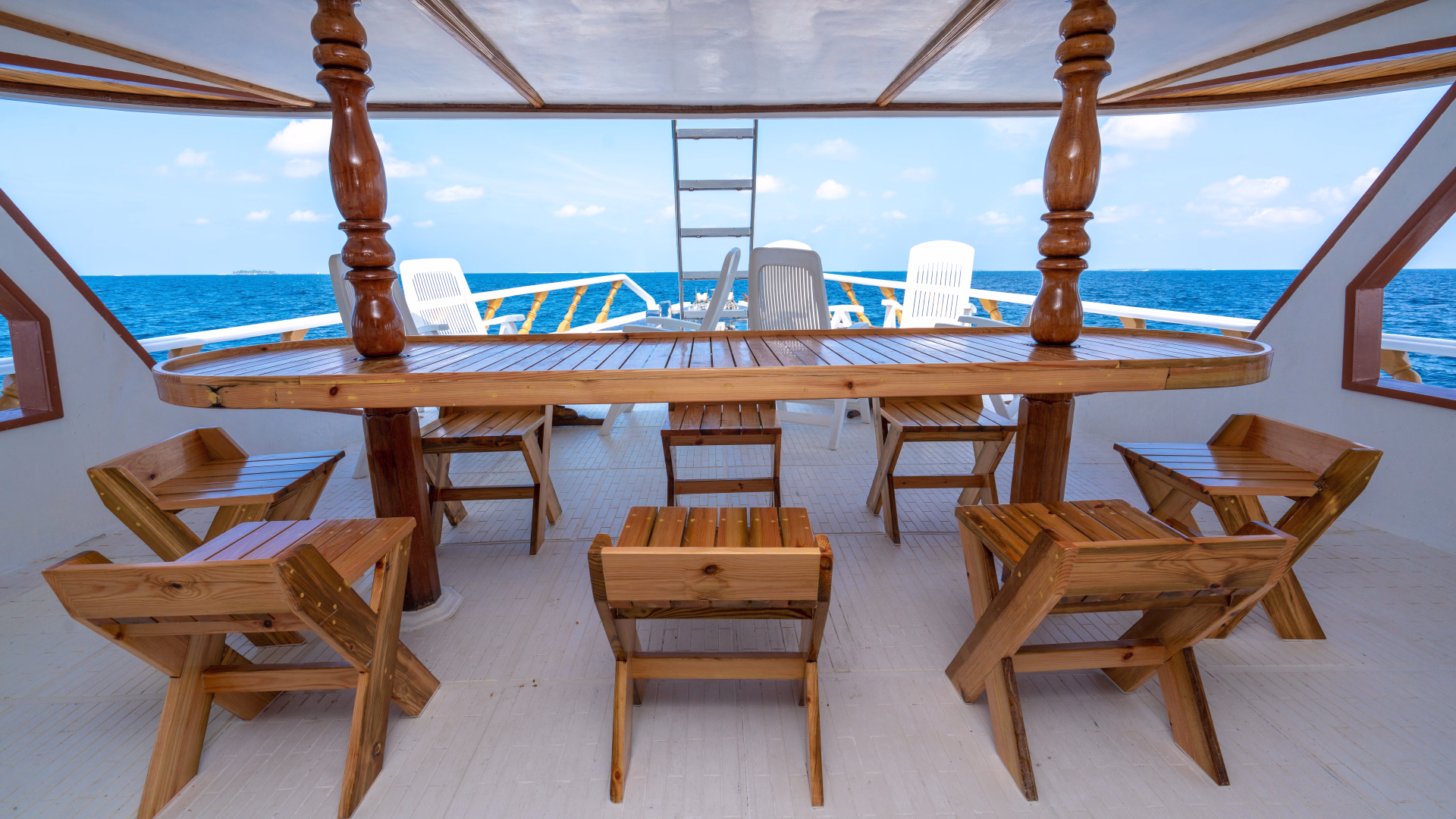 🚢 Bateau de croisière à moteur - Jours 1 à 10