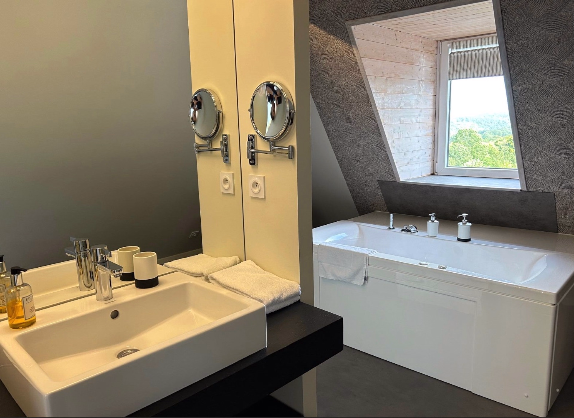 🏨 Hôtel 3* - Jour 1