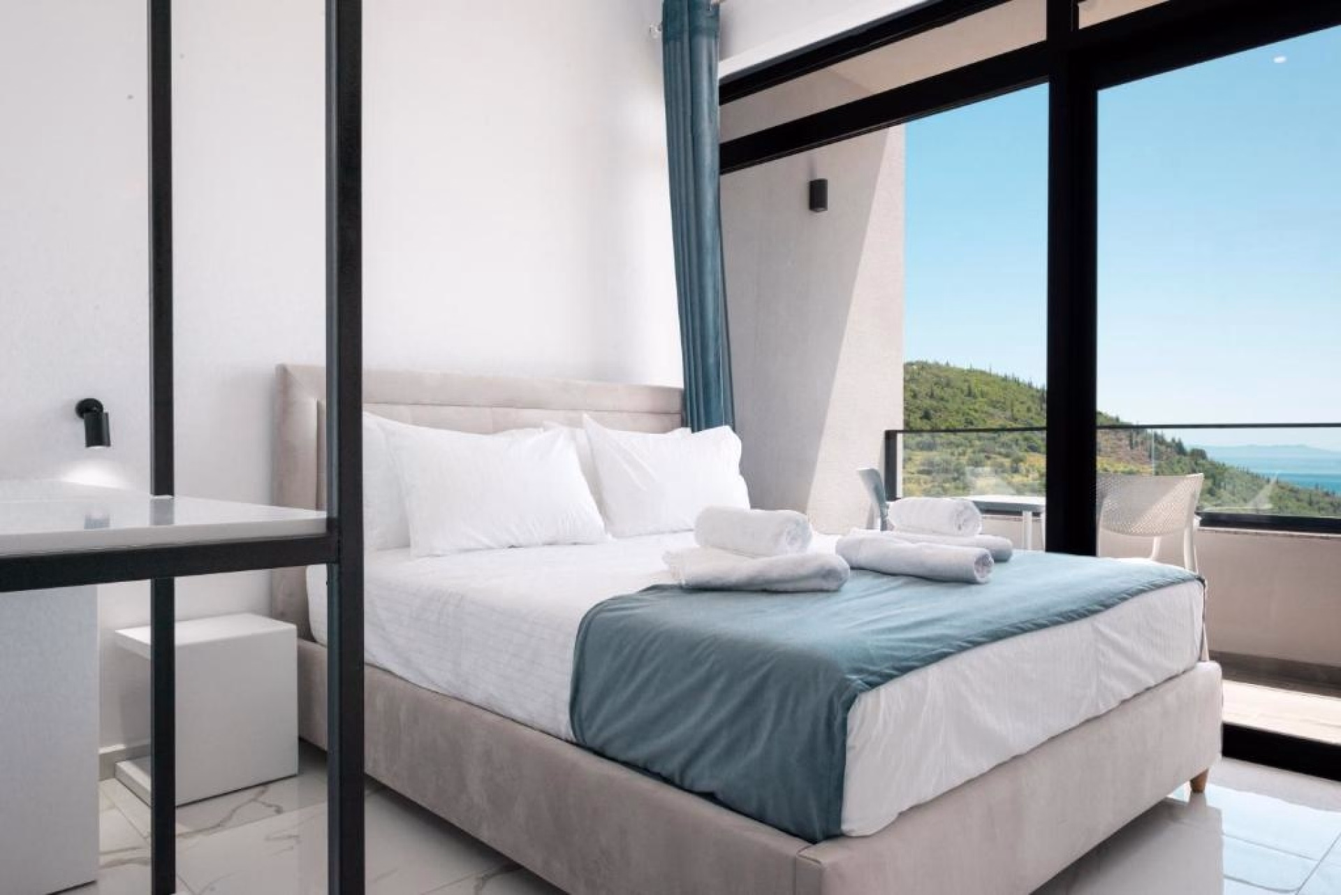 🏩 Hôtel 4* - Jours 10 à 13