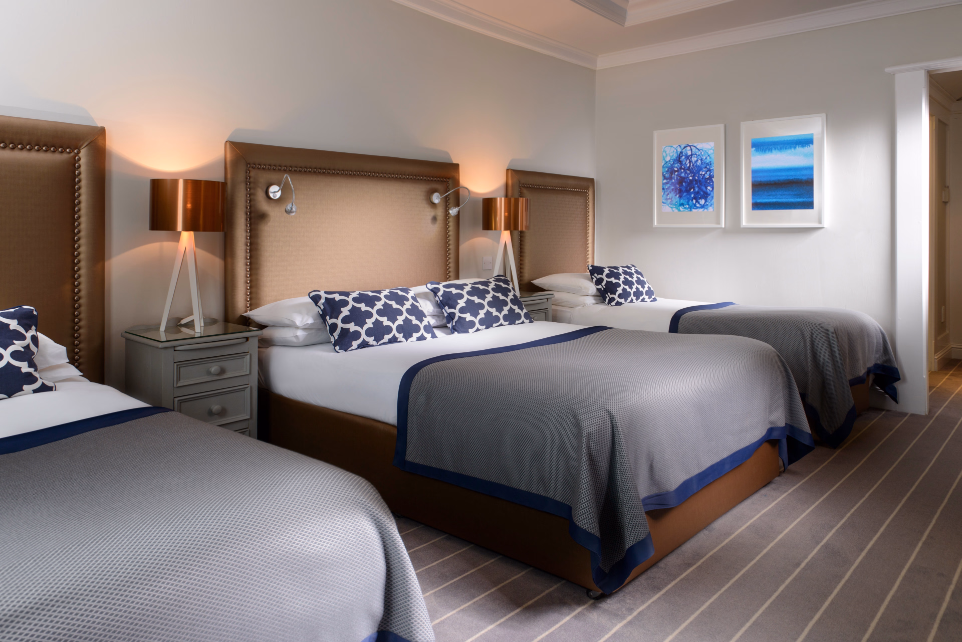 🏨 Hôtel 4* - Jours 1 à 2