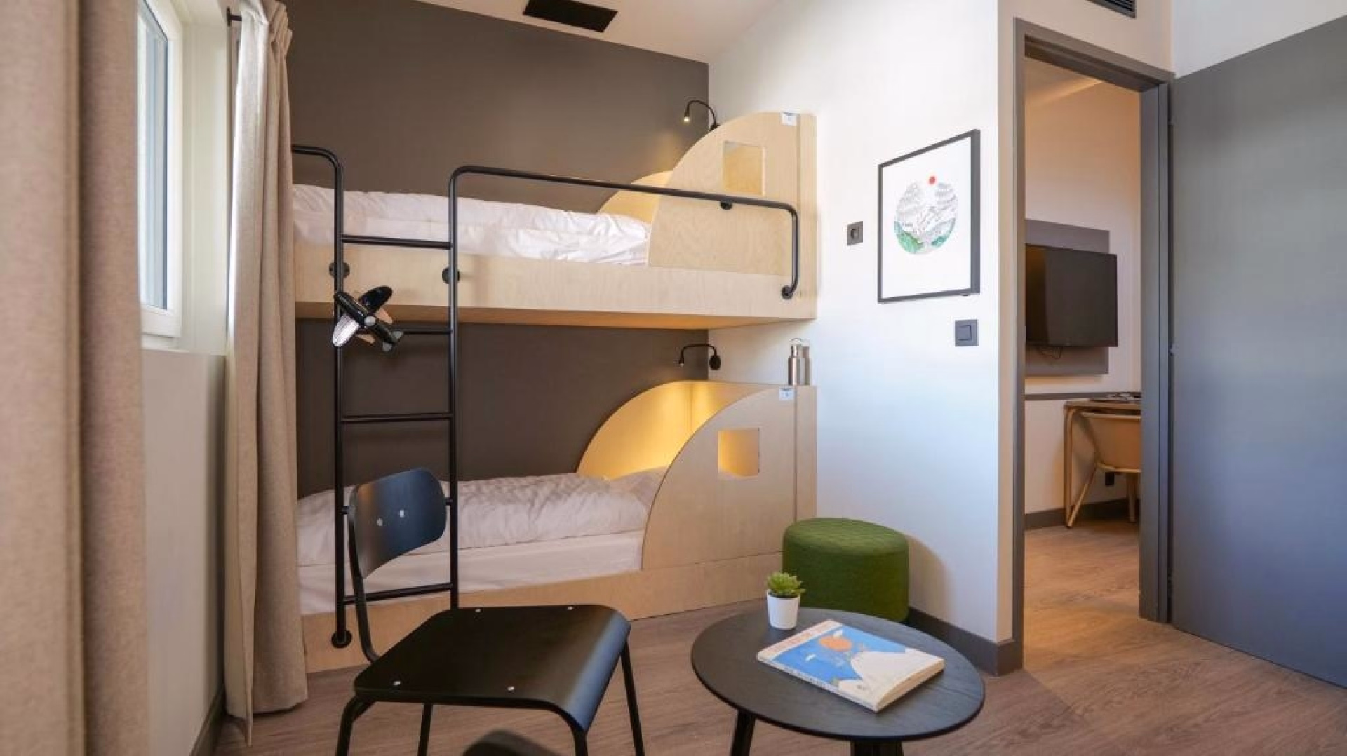 🏩 Hôtel 4* - Jours 1 à 2