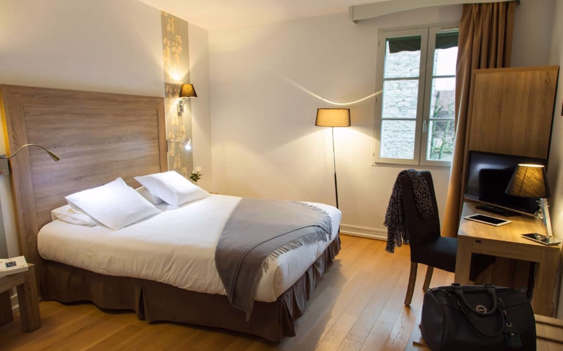 🏨 Hôtel 3* - Jours 1 à 3, 5 à 7, 9