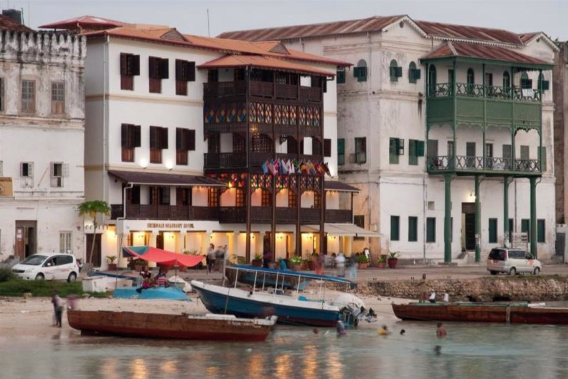 🏨 Hôtel 4* - Jour 1