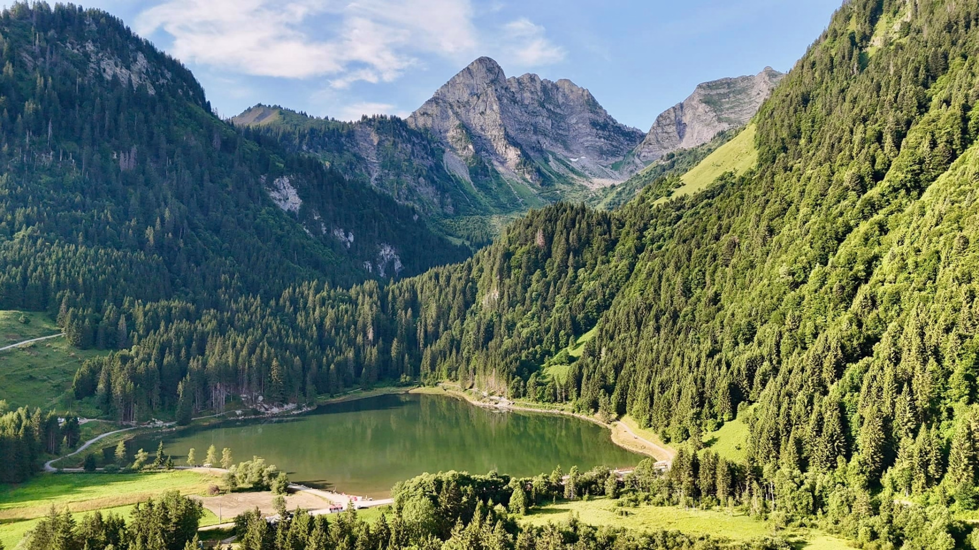 Randonnée en liberté à Châtel avec confort et saveurs locales