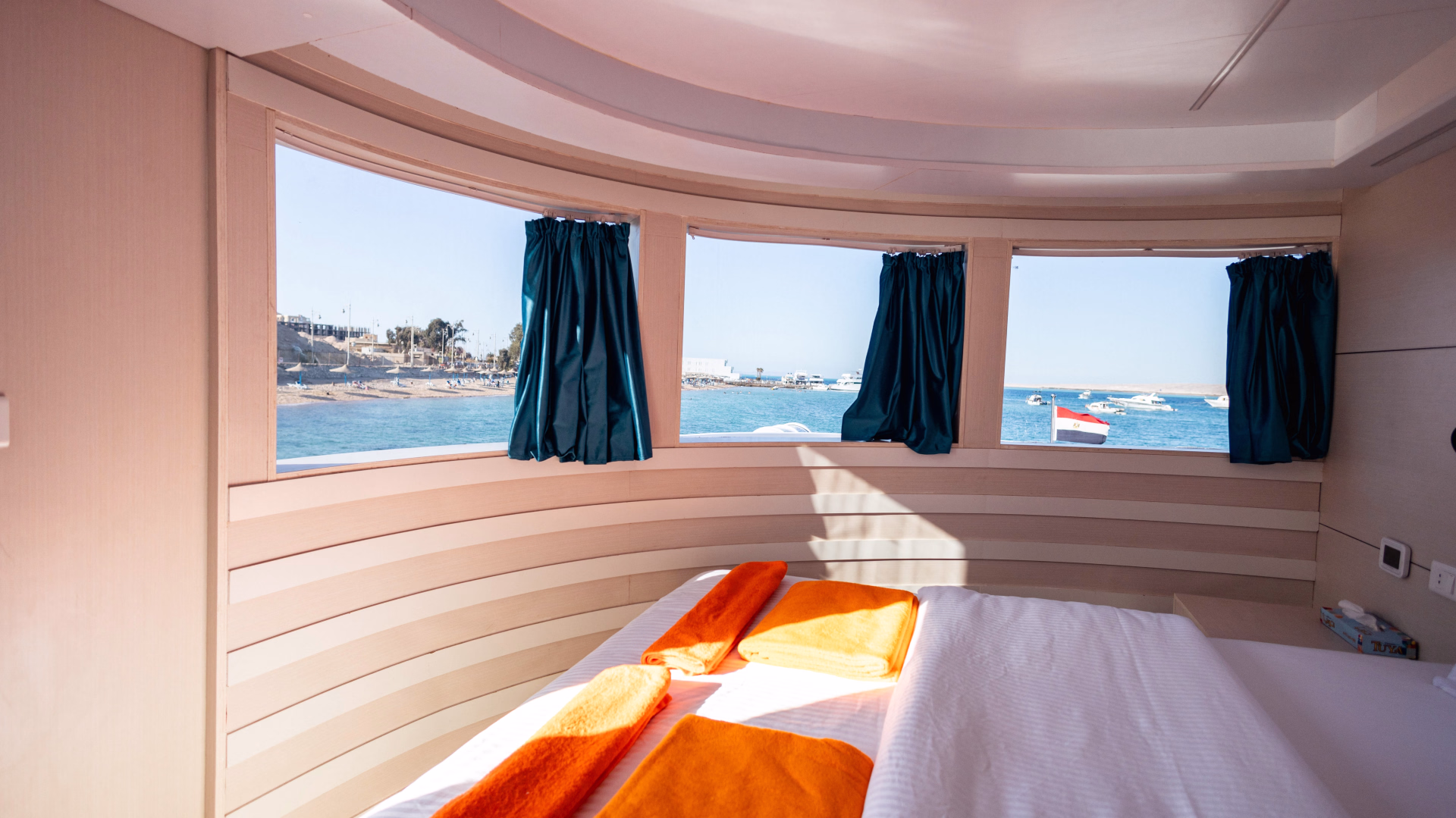 🚢 Bateau de croisière à moteur - Jours 1 à 8